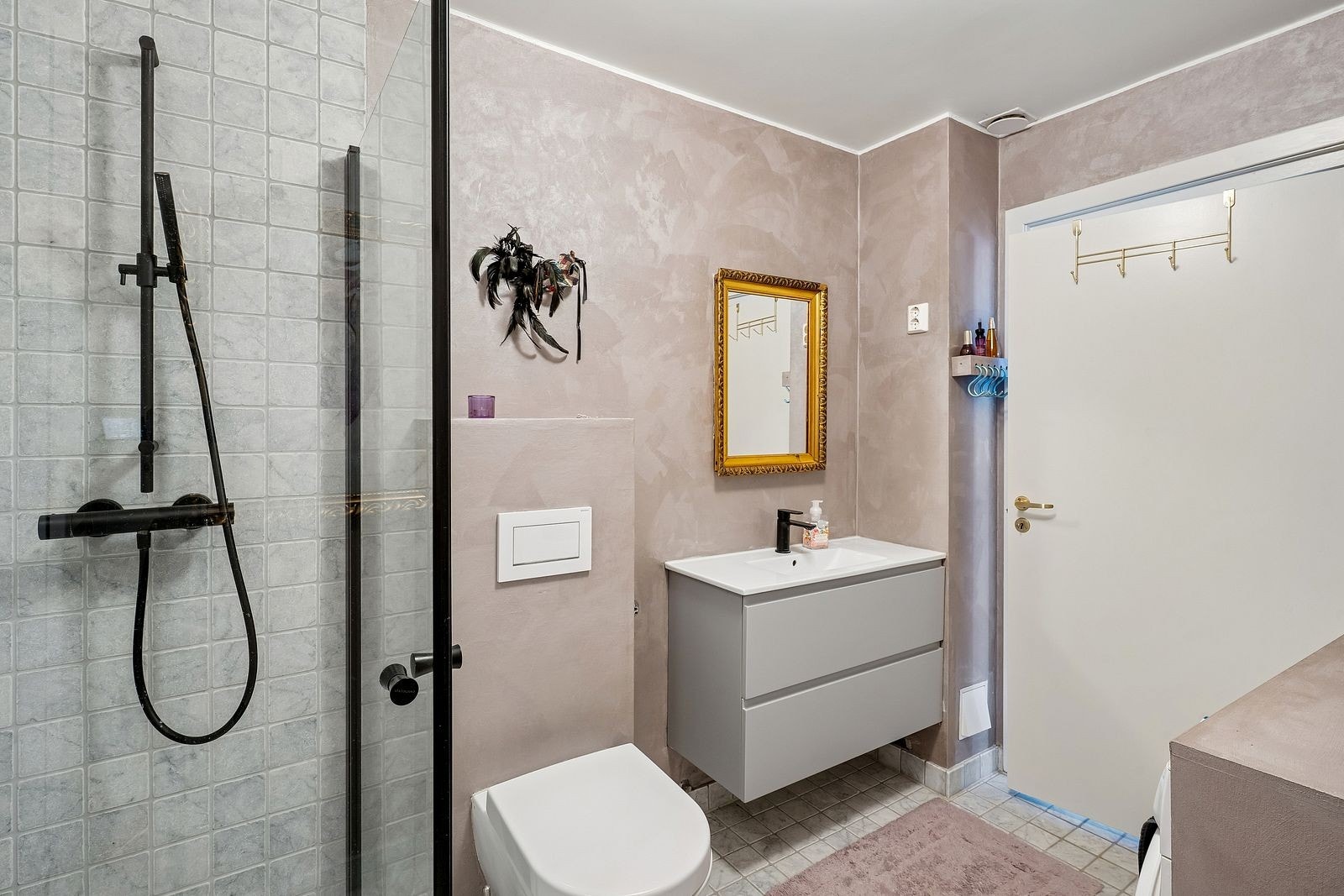 Badet er også ustyrt med vaskemaskin. Galleribilde