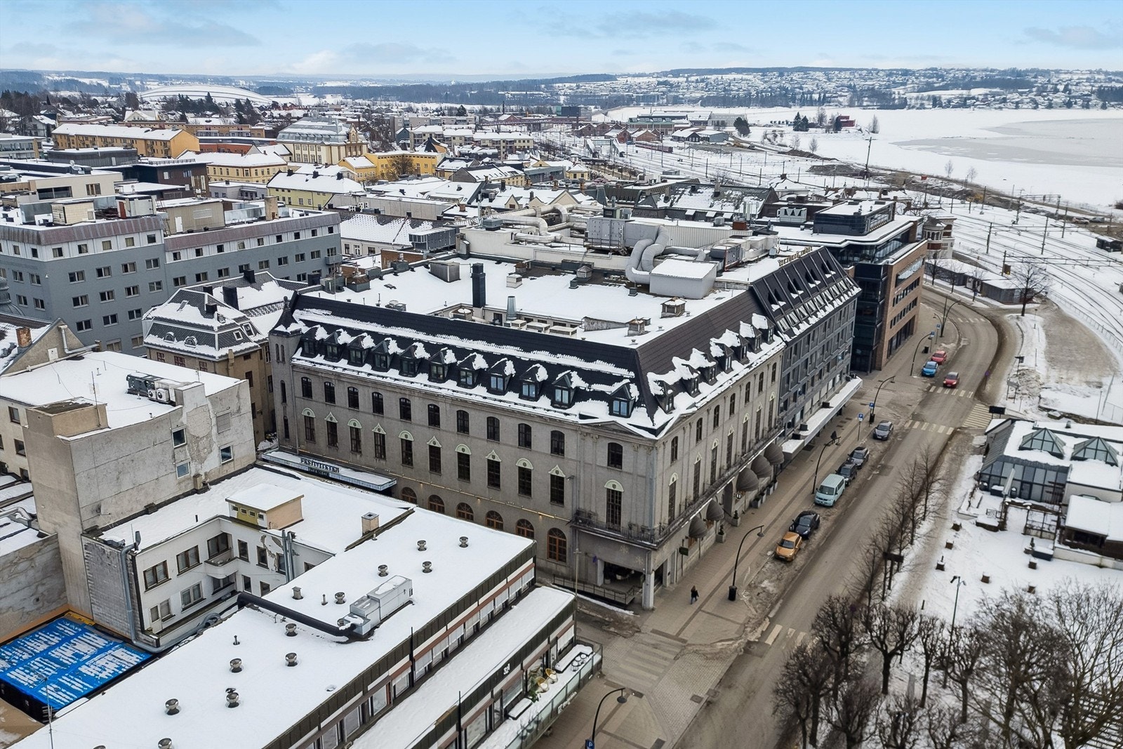 I tillegg ligger Mjøsa og Koigen innen kort rekkevidde, med flotte muligheter for bading, trening og rekreasjon. Galleribilde