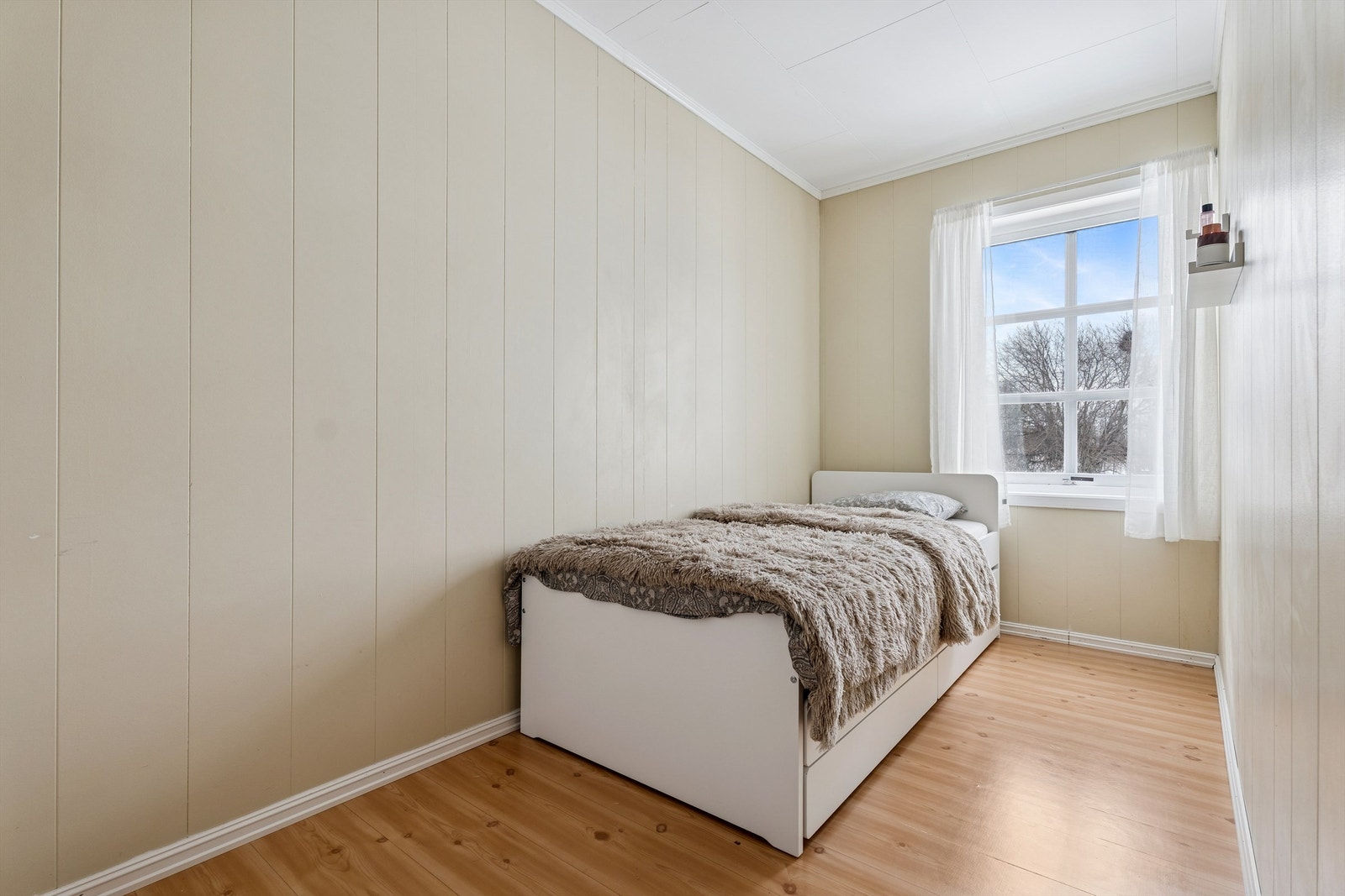Soverom 2 er noe mindre, men fortsatt god plass til seng og møblement. Galleribilde