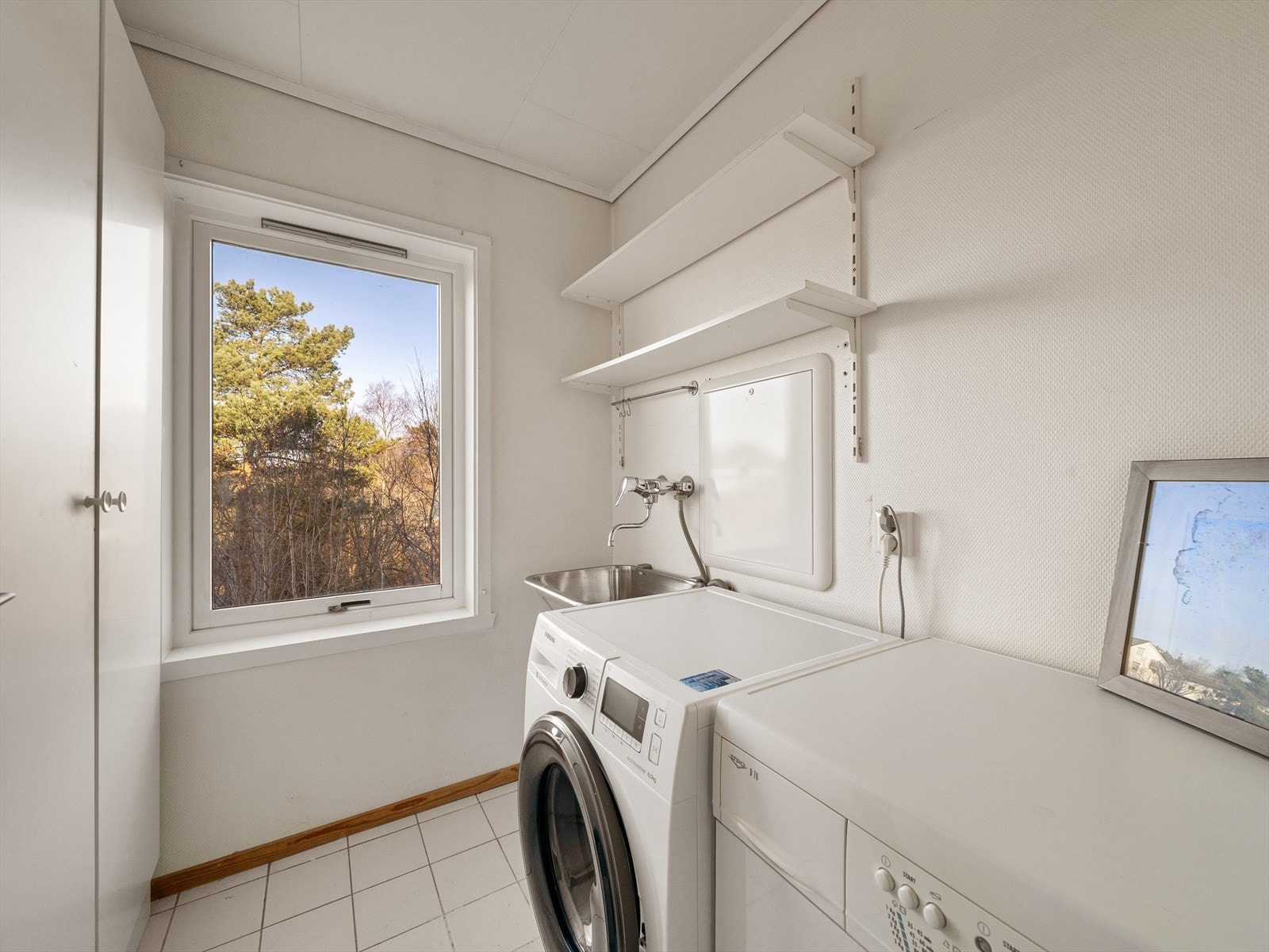 Vaskerom ved siden av bad i 2. etasje. Galleribilde