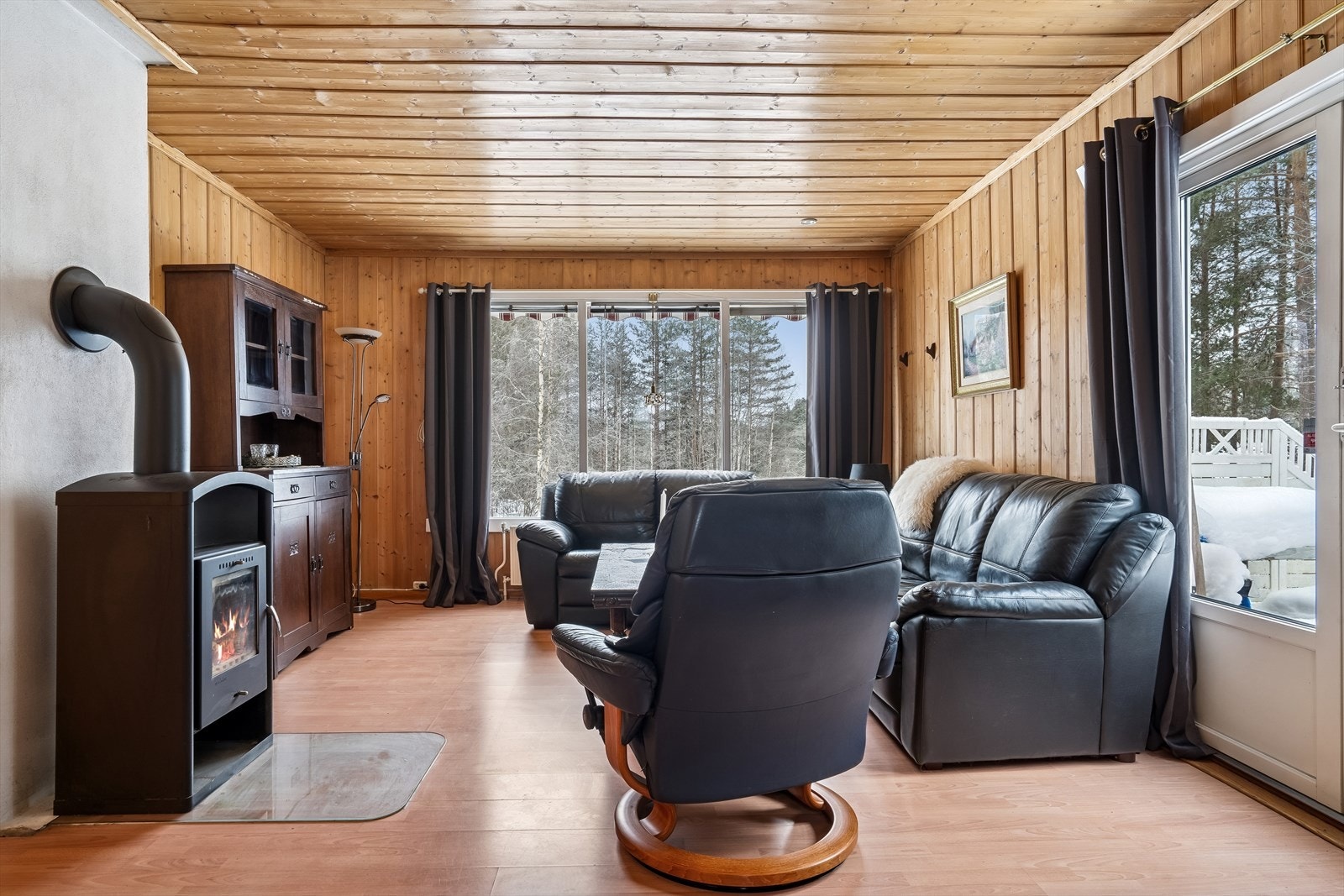 En effektiv luft/luft-varmepumpe er montert for jevn oppvarming. Galleribilde