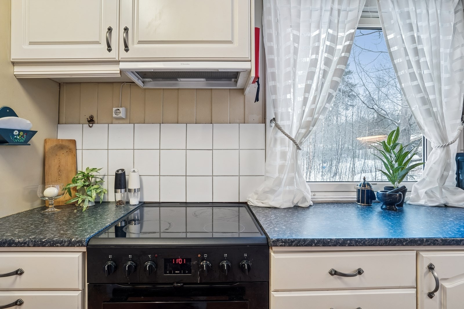 Ventilator over komfyrplass med avkast ut via yttervegg. Galleribilde