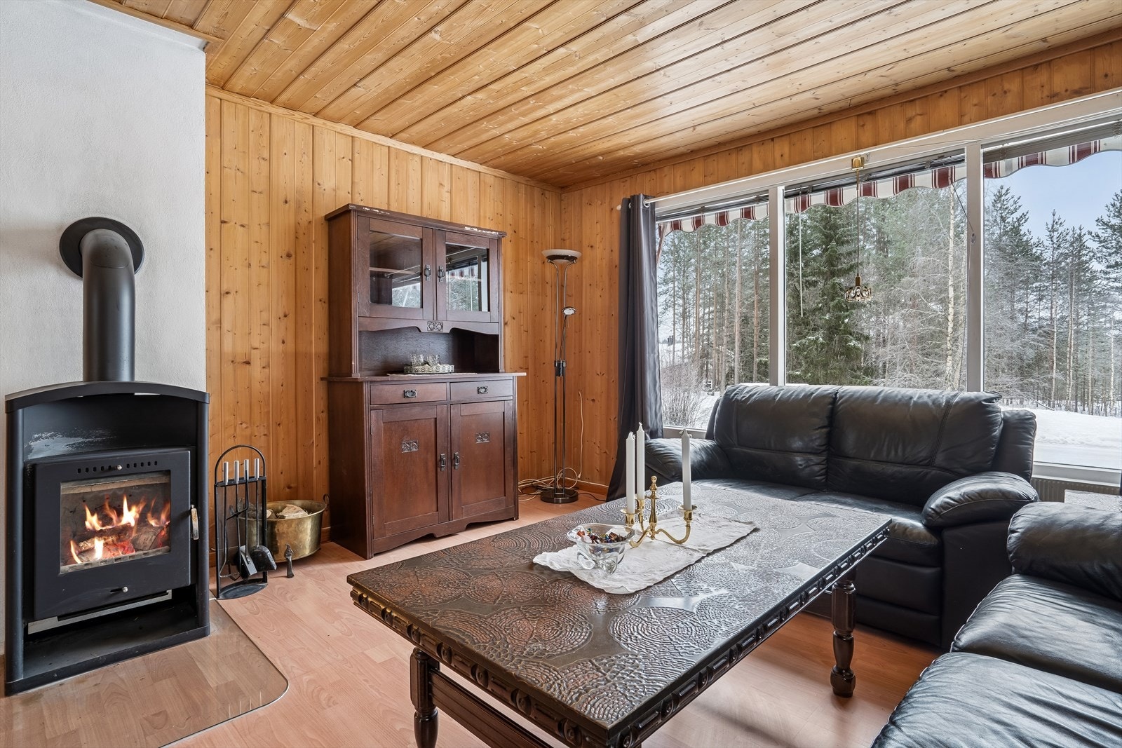 Vedovnen i stuen gir både hygge og god varme på kalde dager. Galleribilde