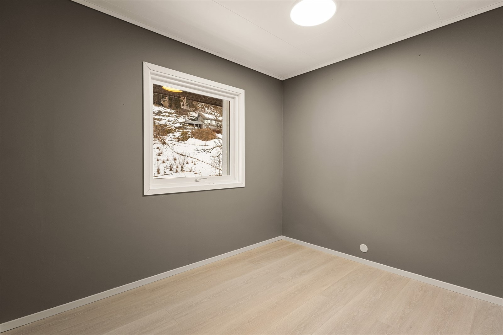 Boligen har 3 soverom som er på ca. 7,4 m², 6,7 m² og 19,8 m² Galleribilde