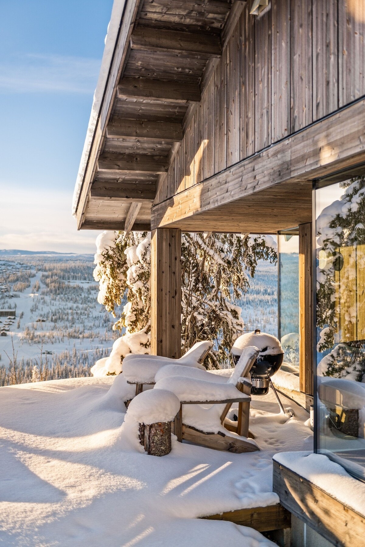 Her kan man nyte ro og utsikt i solveggen etter en aktiv dag i bakken eller skisporet. Galleribilde