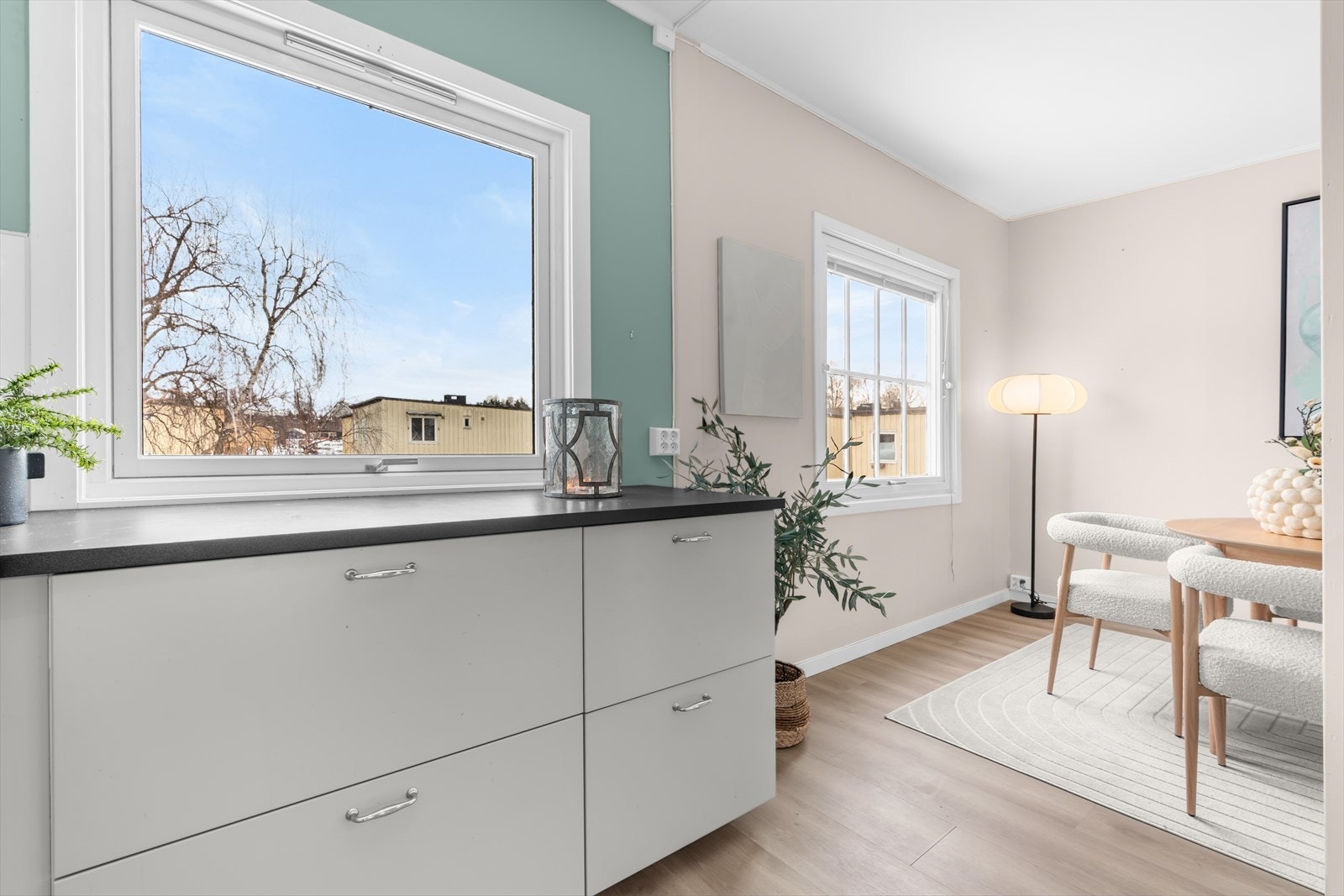 Kjøkkeninnredningen er fra Ikea (2019). Galleribilde