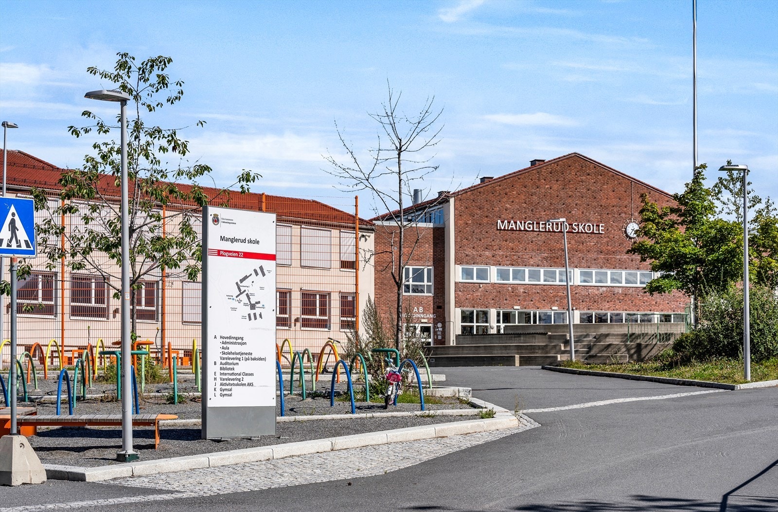 Området er meget barnevennlig med kort vei til både barnehager og Manglerud skole. Galleribilde