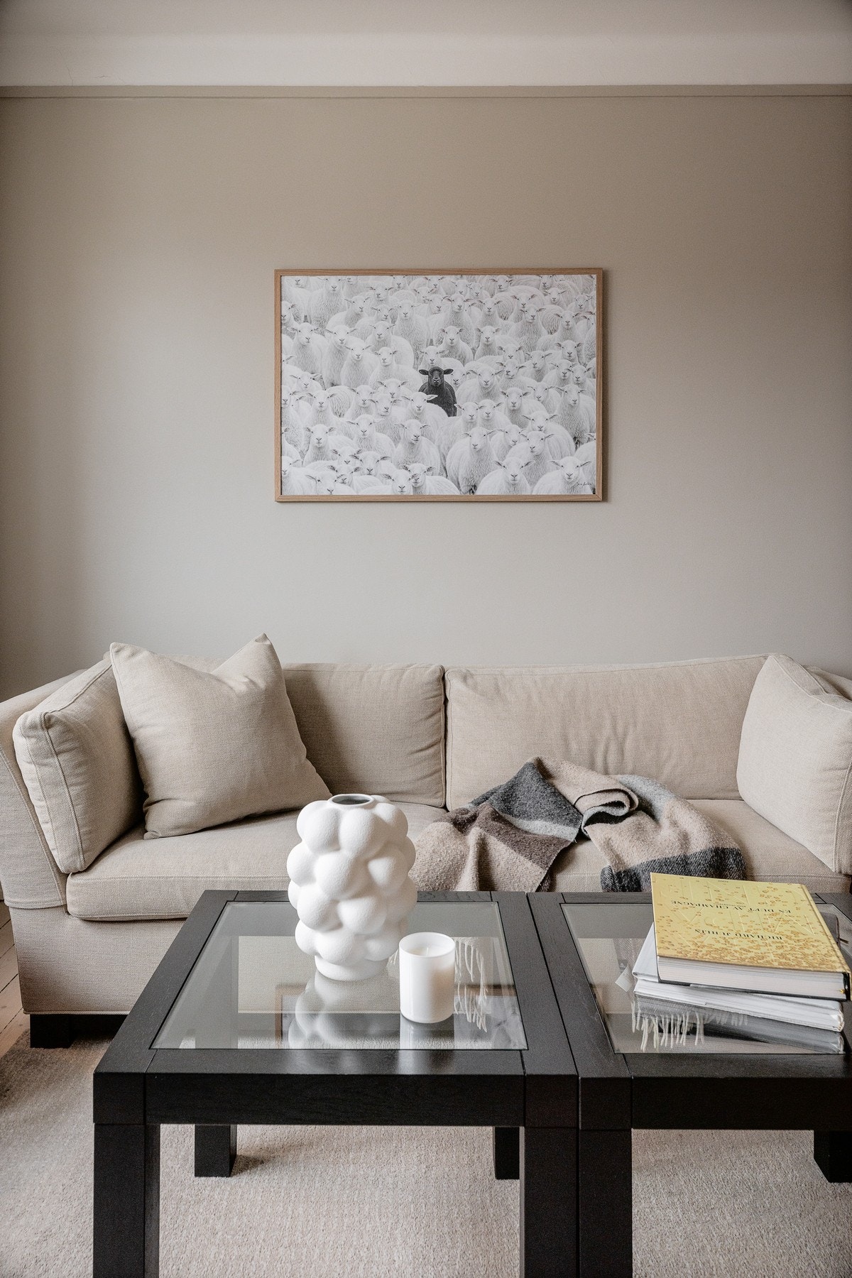 Stuen lar seg enkelt møblere med sofamøblement, spisestue og mediemøbel. Galleribilde