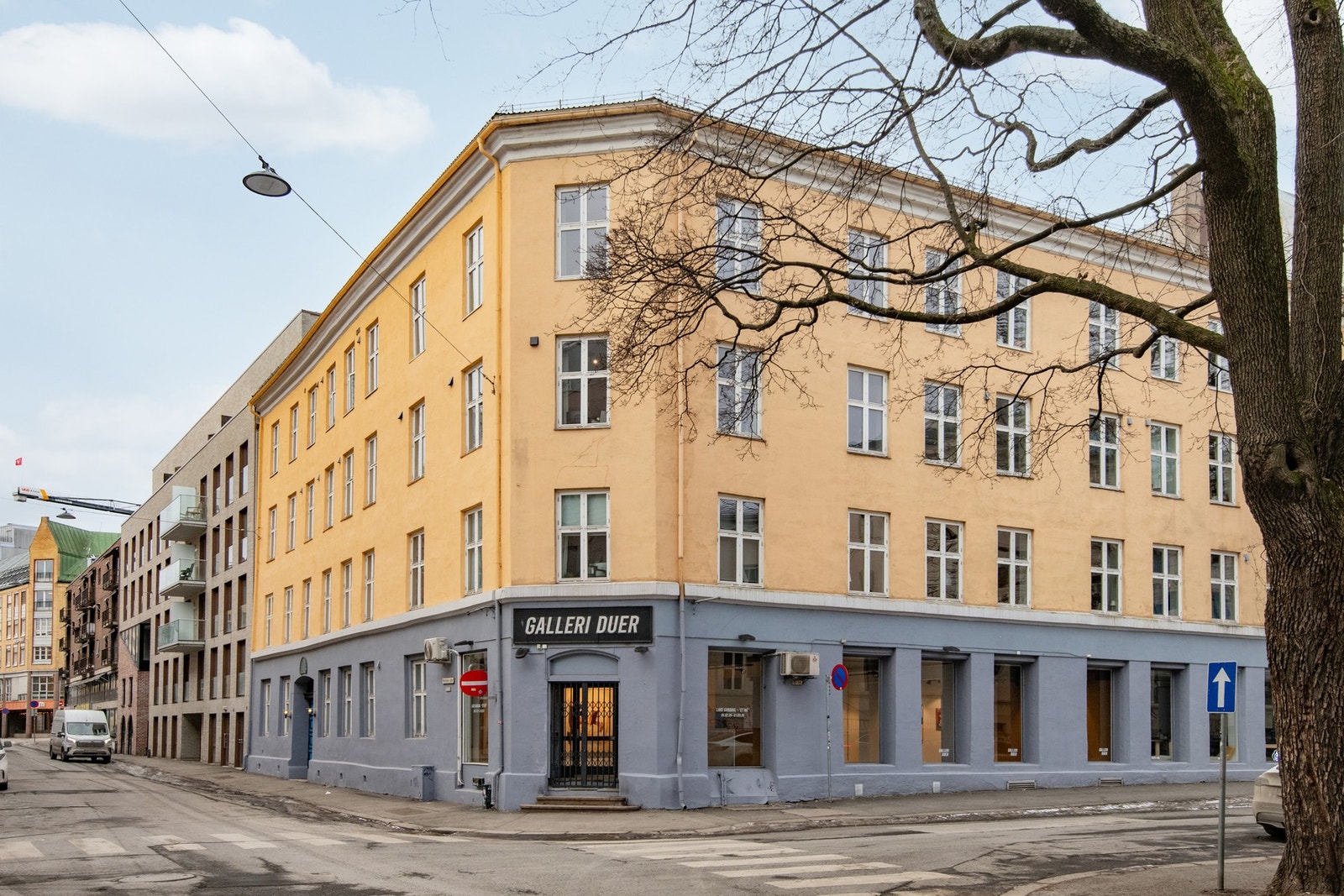 Her har du fordelen av å bo sentralt til med god kollektivtransport rett rundt hjørnet. Galleribilde