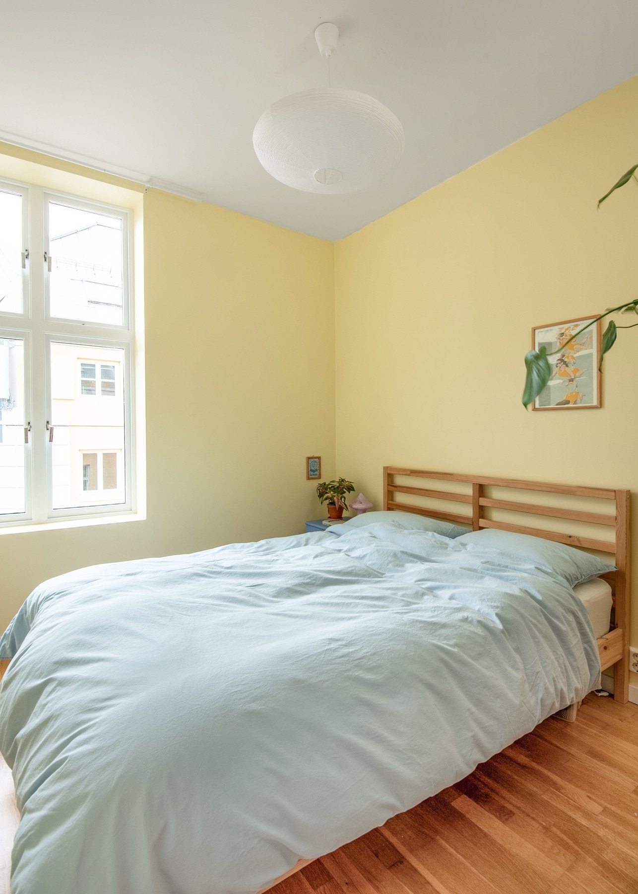 Det første soverommet er et lyst og innbydende soverom. Galleribilde