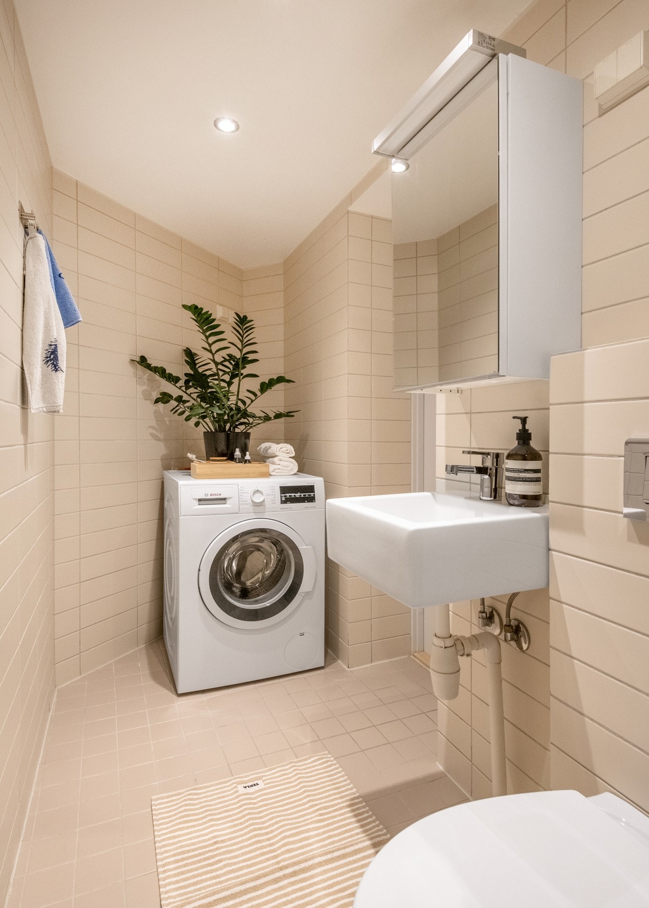 I hjørnet er det plass og opplegg for vaskemaskin. Galleribilde