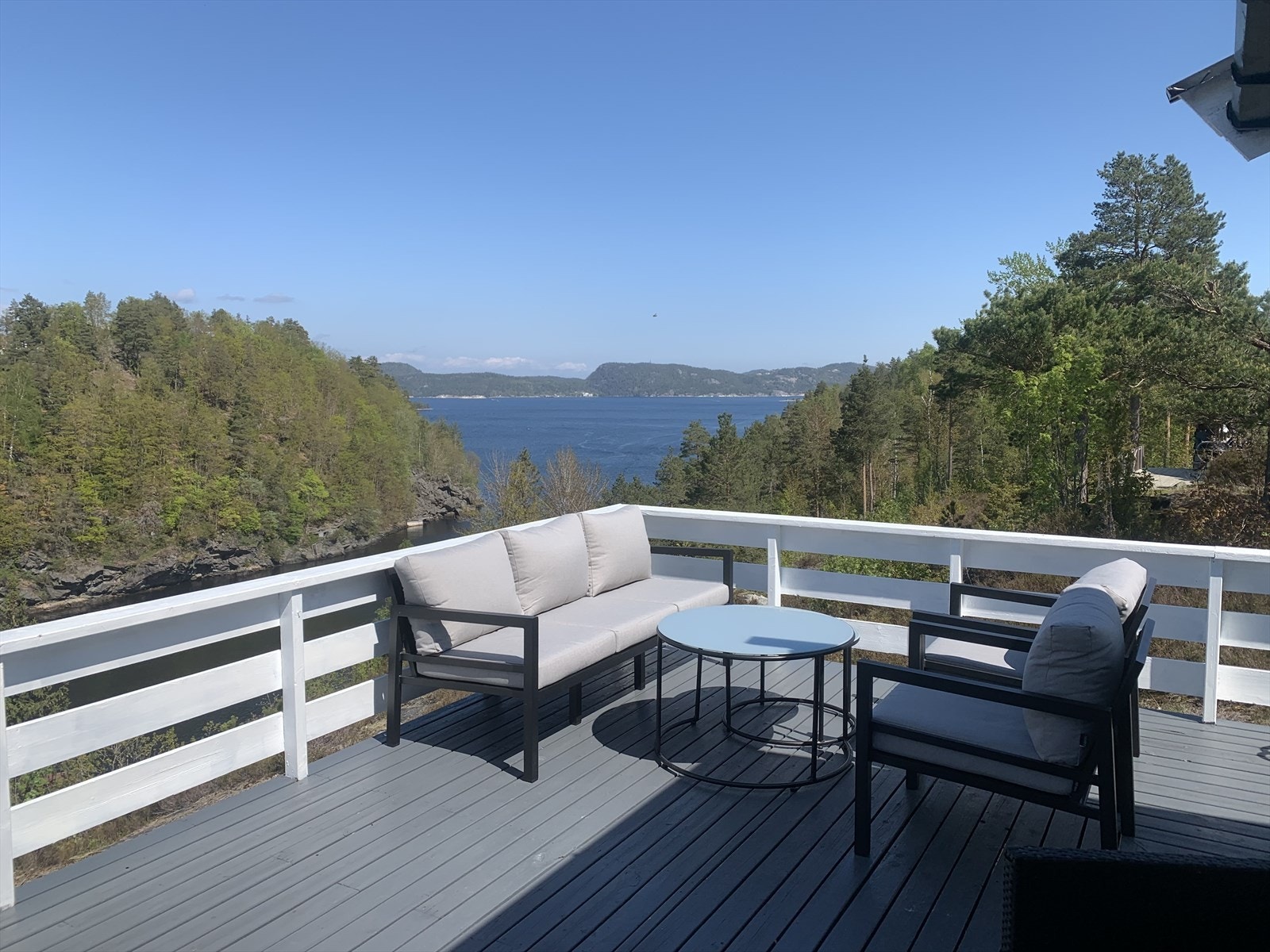 utgang til stor veranda med flott utsikt, og sol hele dagen. Galleribilde