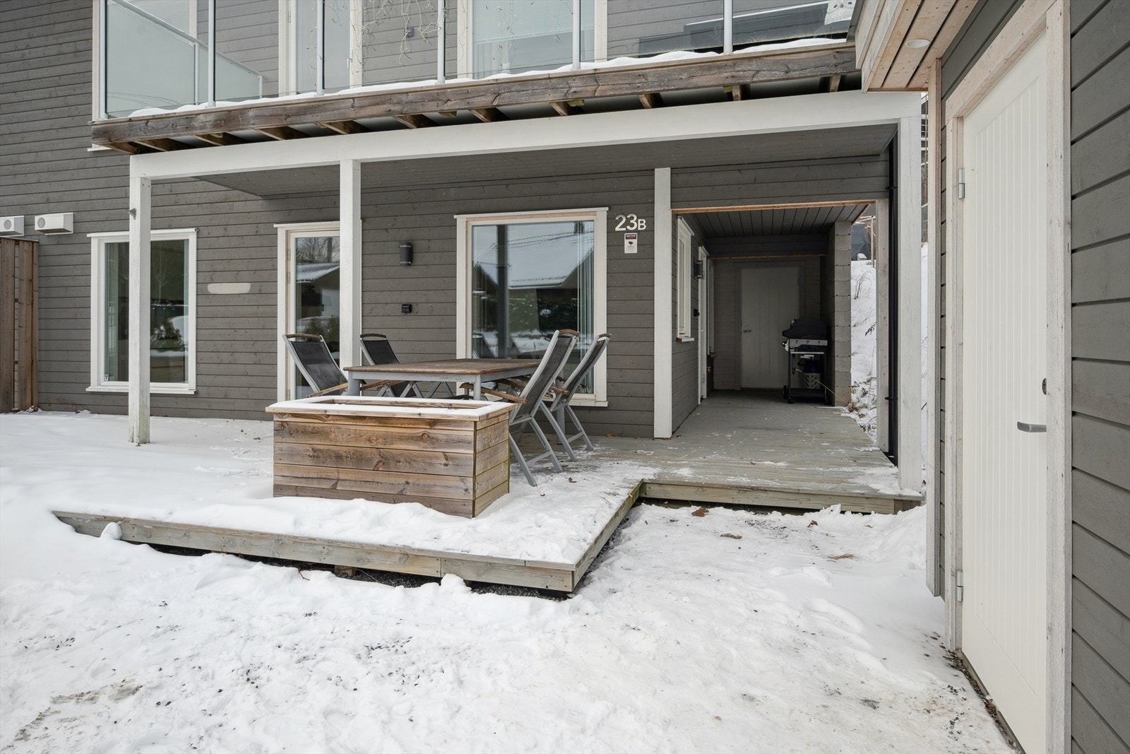 Det er delvis overbygget terrasse. Galleribilde