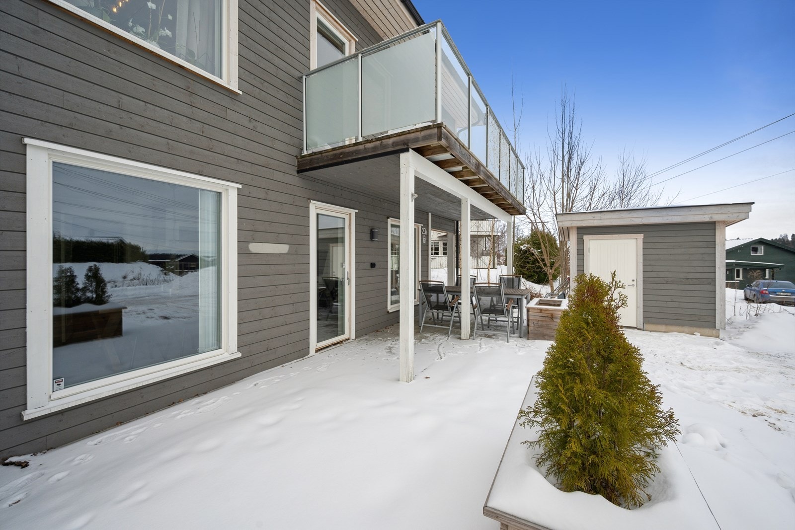 Stor terrasse på 42 kvm med gode solforhold. Galleribilde