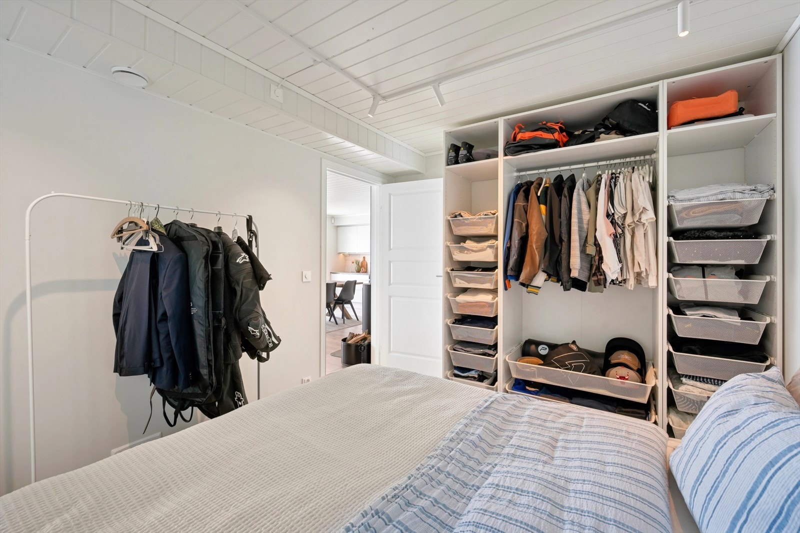 Praktisk garderobeskap. Galleribilde