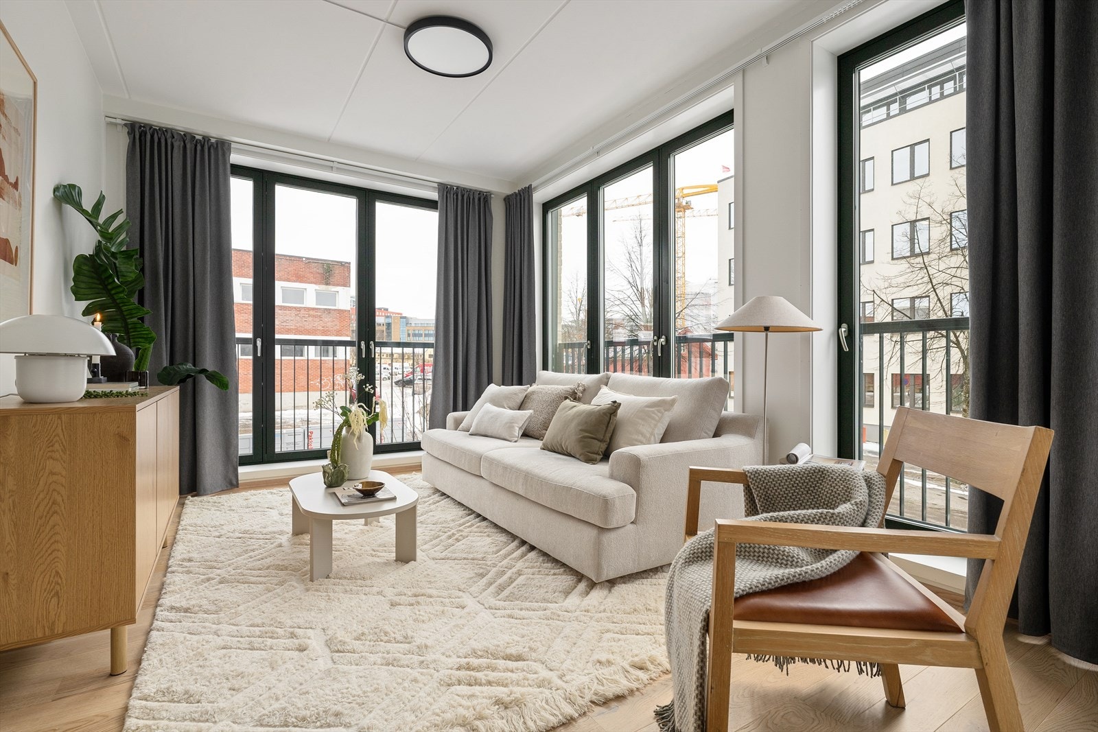 En lys, moderne og attraktiv 3-roms hjørneleilighet med inntrukket balkong og sentral beliggenhet på Ensjø Galleribilde