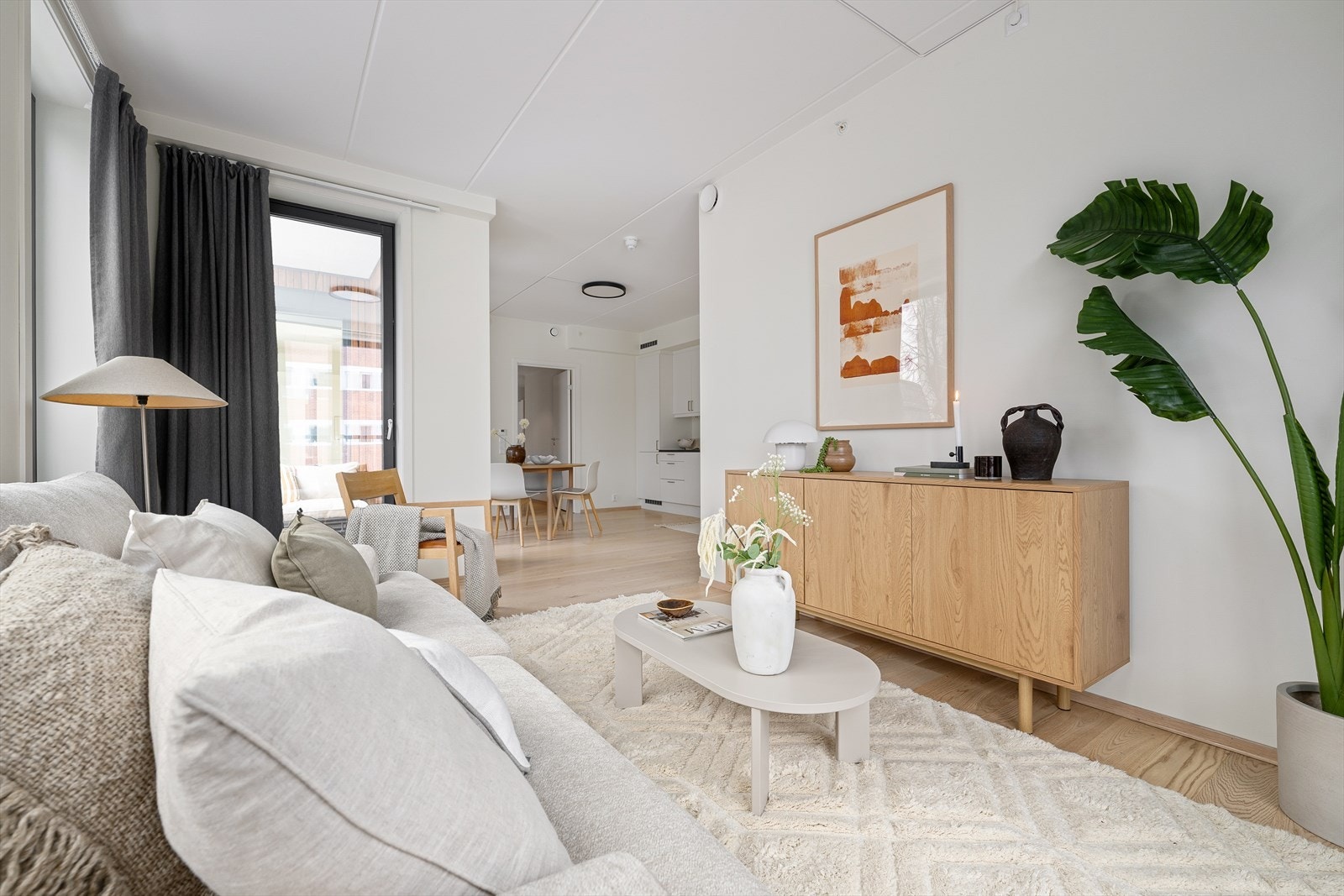 Bygget ble oppført i 2023 og har moderne komfort som balansert ventilasjon og vannbåren gulvvarme Galleribilde