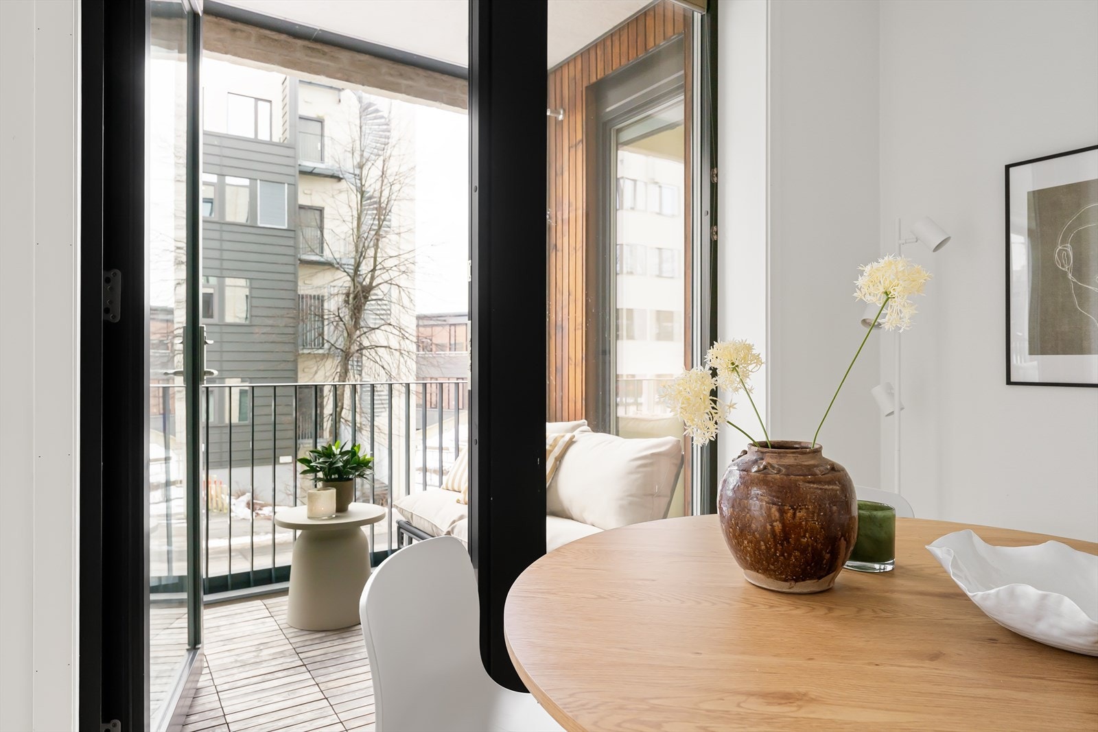 Utgang til inntrukket balkong på 5 m² Galleribilde