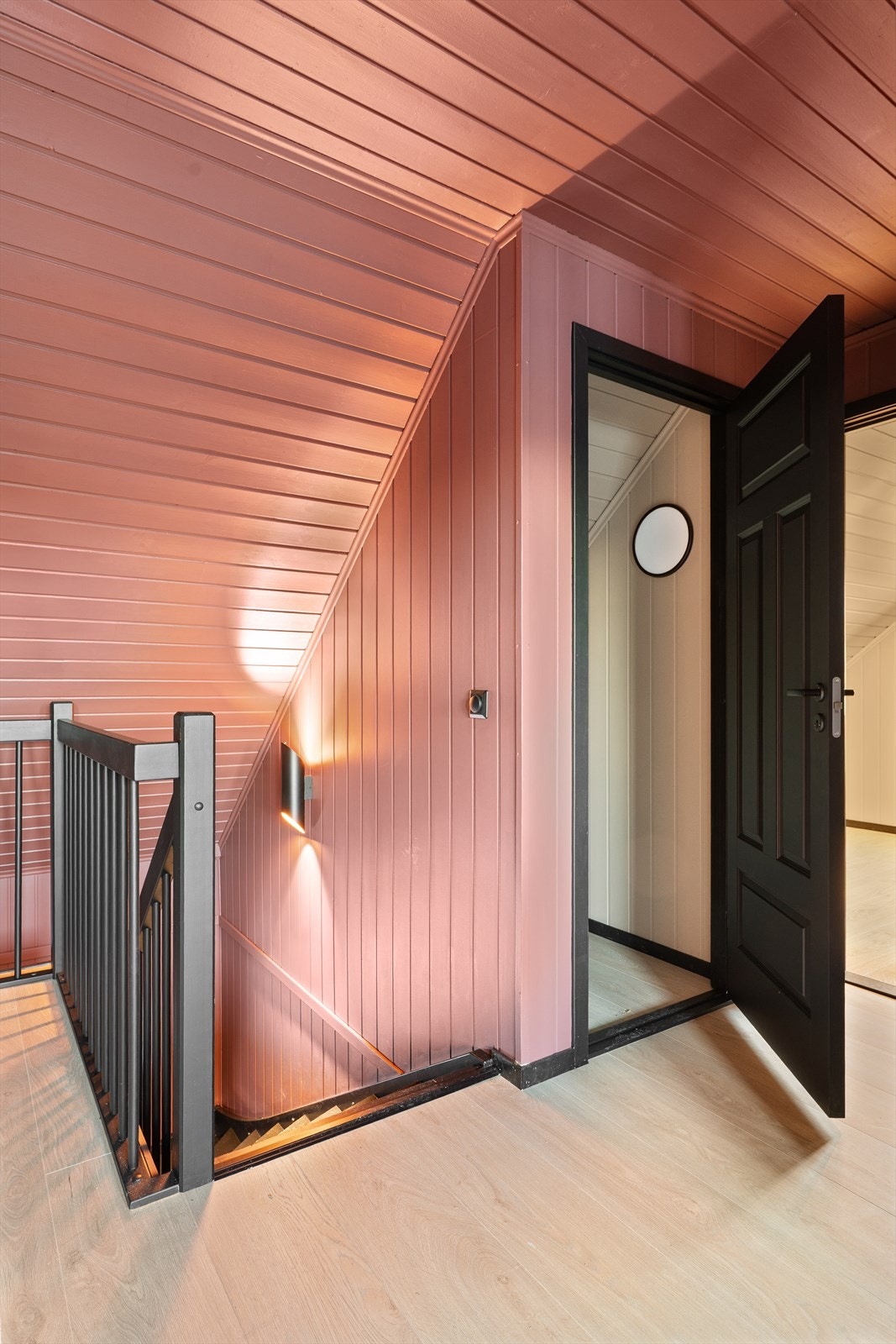 Trappegang 2. etasje - Bod Galleribilde