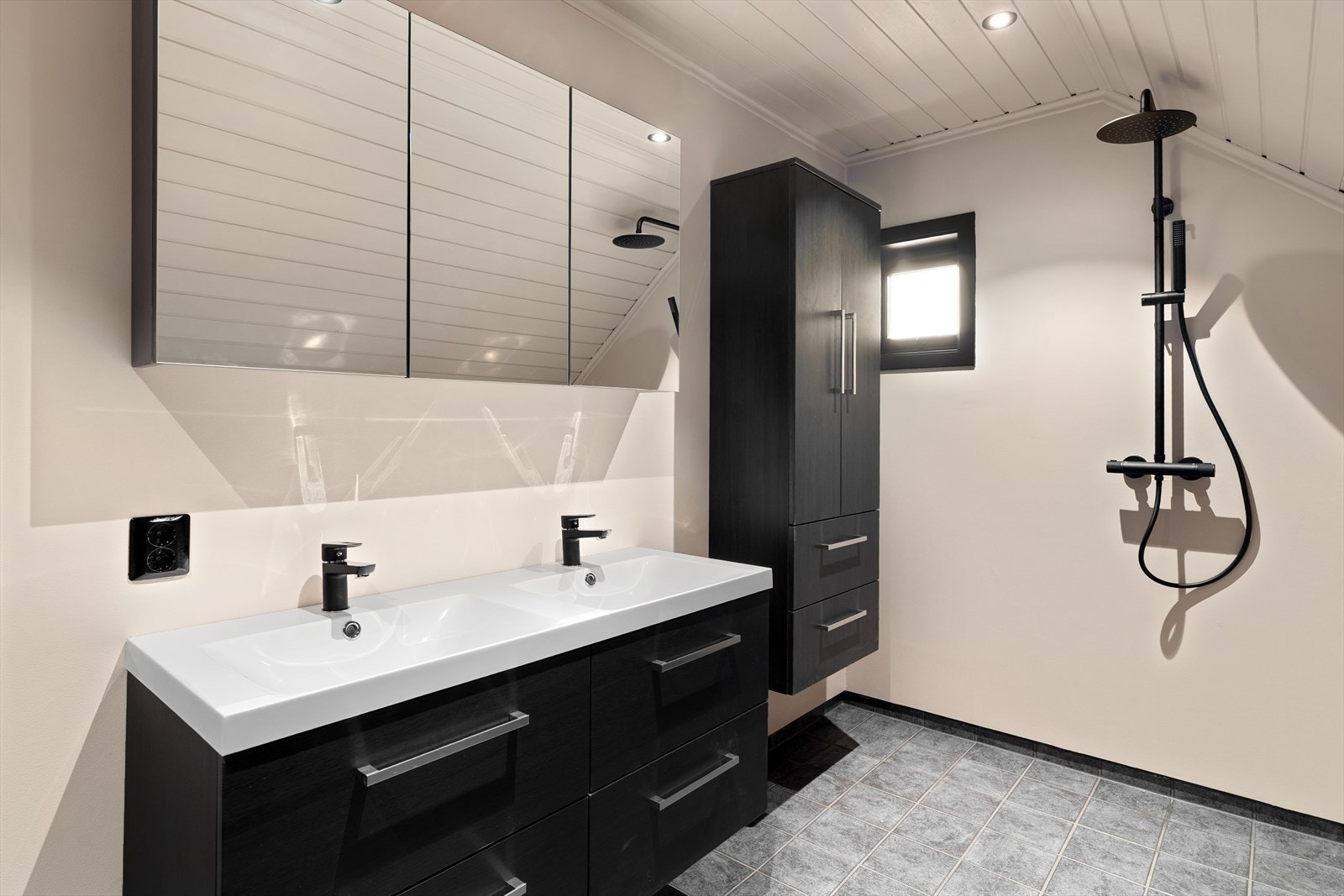 Behandlede overflater og ny innredning også her Galleribilde