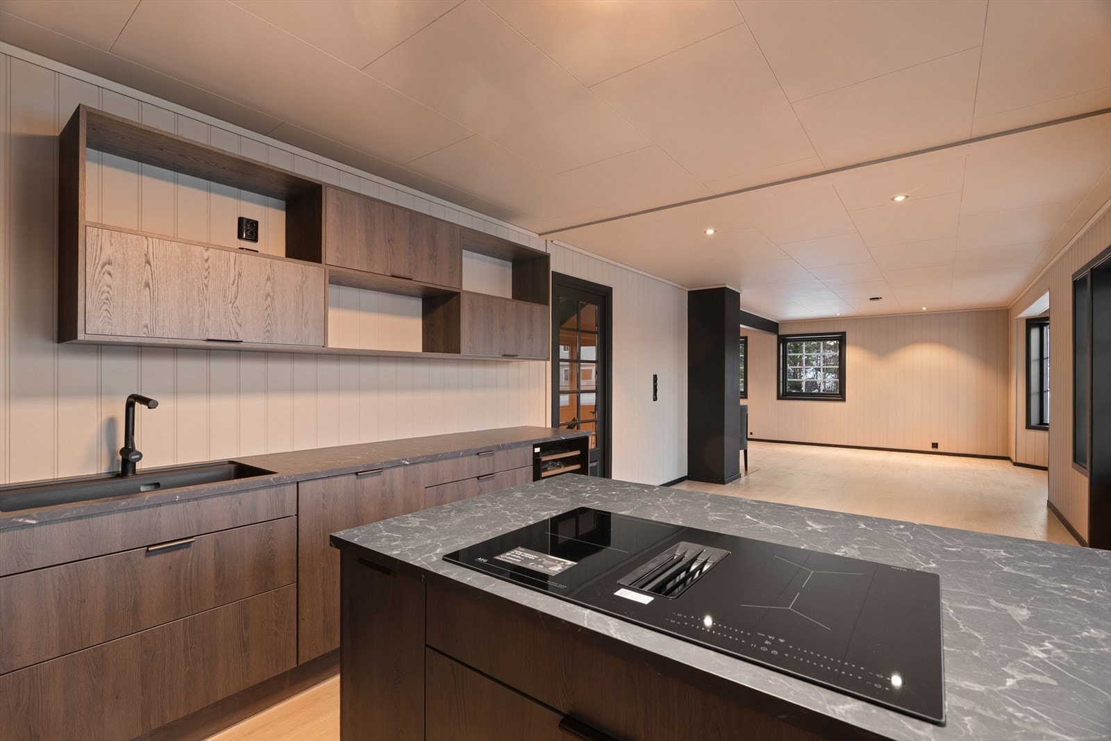 I omtrent alle rom er overflater fornyet og behandlet i nyere tid som byr på en tidsriktig standard Galleribilde