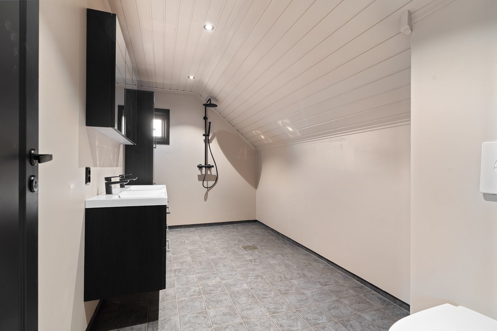 Bad 2. etasje 9,4 kvadratmeter Galleribilde