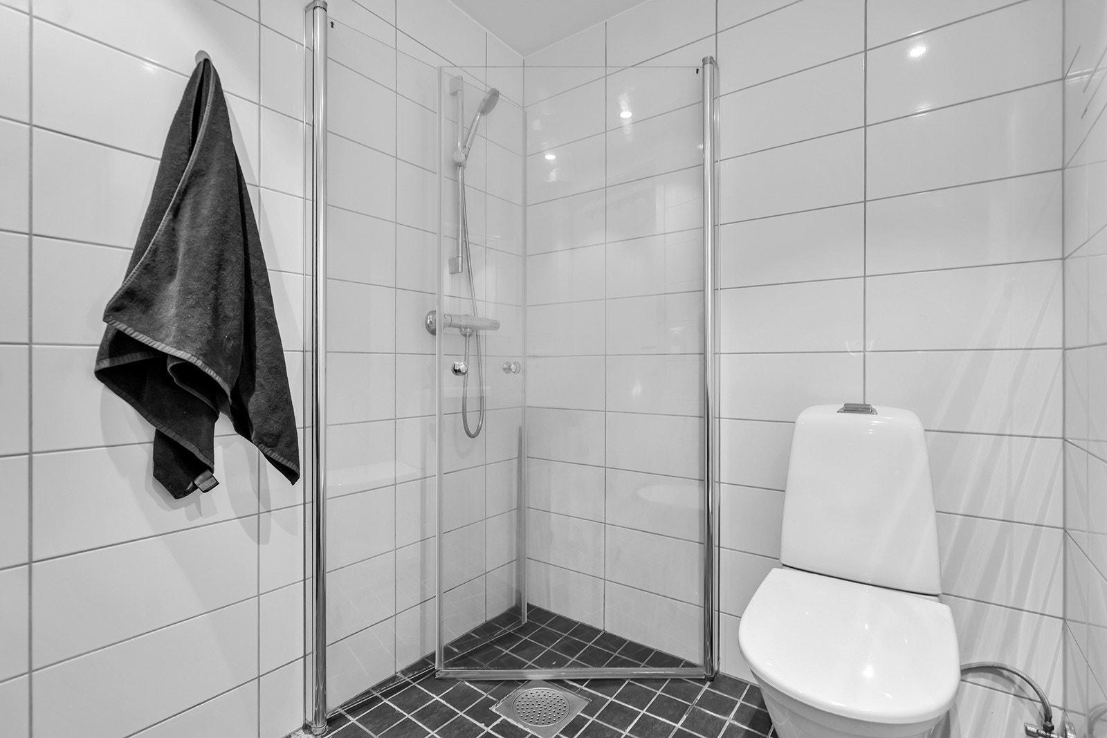 Dusjhjørne med innfellbare dører Galleribilde