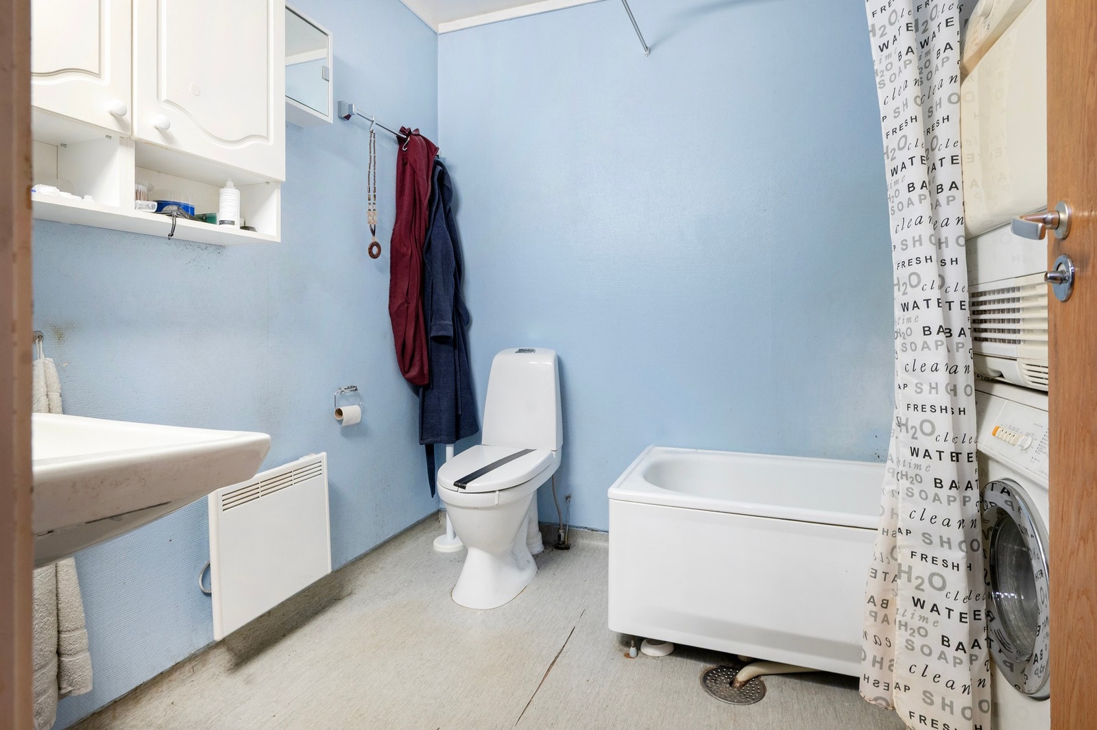 Bad med mange muligheter. Må renoveres. Galleribilde