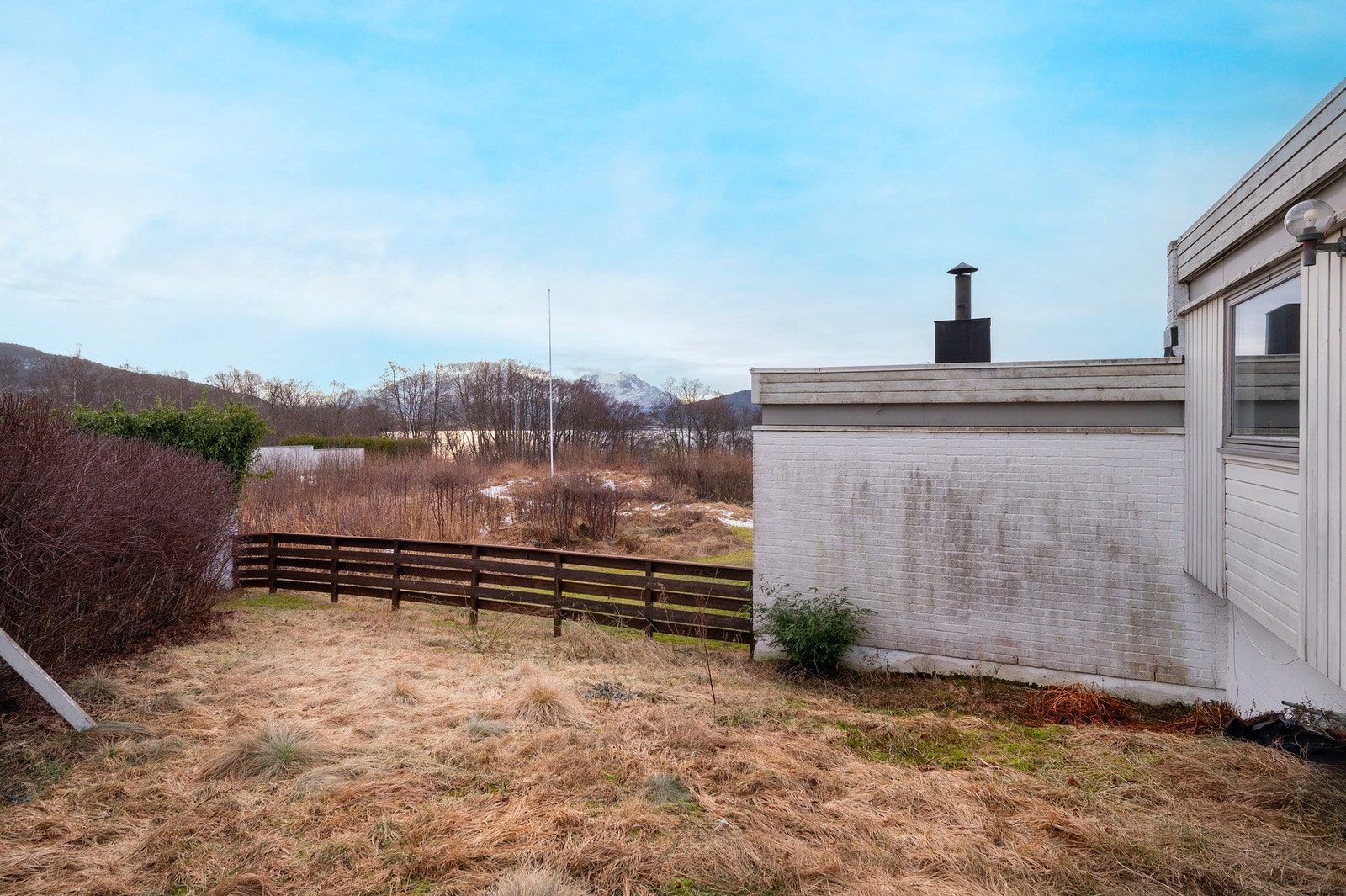 Sydvendt hage med gode solforhold. Galleribilde