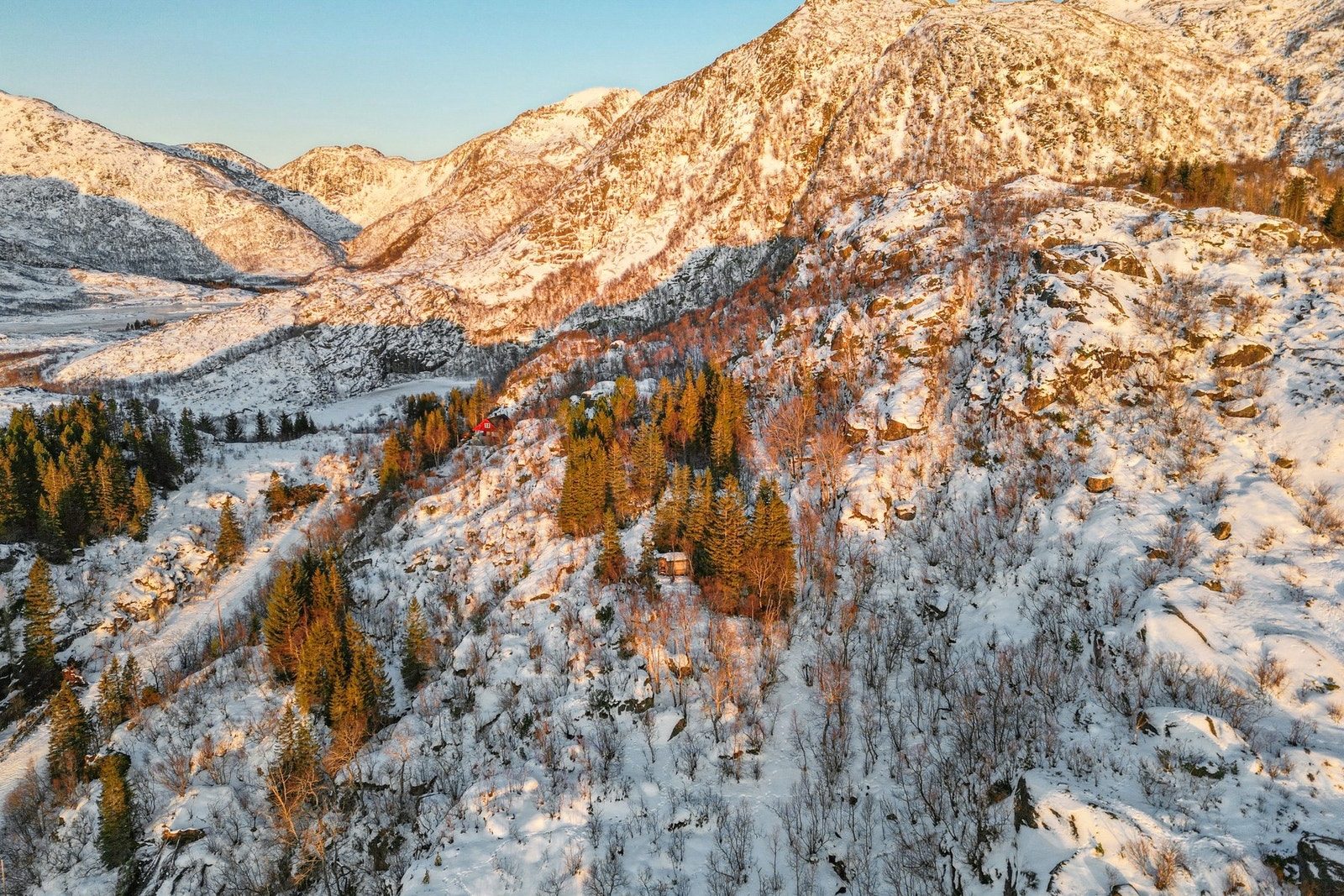Dronebilde som viser tomt og området rundt Galleribilde