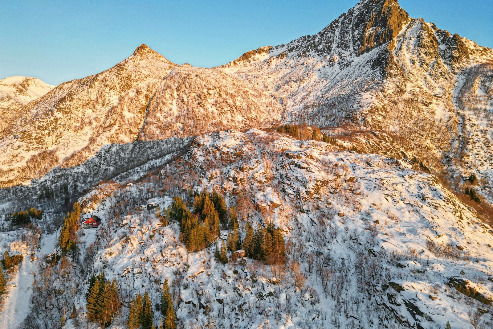 Fra eiendommen kan man videre spasere opp til fjellet Galleribilde