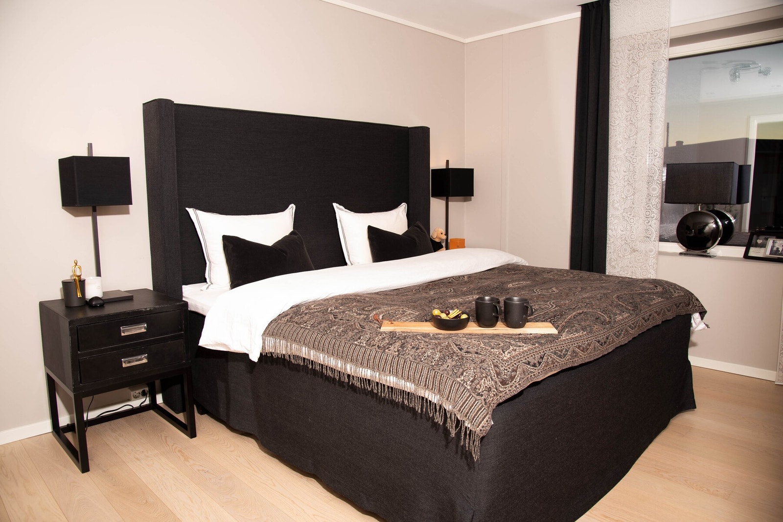 Lyst og delikat soverom Galleribilde