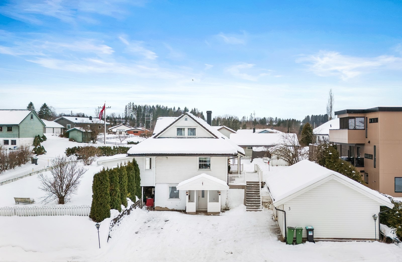 Boligen ligger i et etablert og rolig boligområde på Dal. Galleribilde