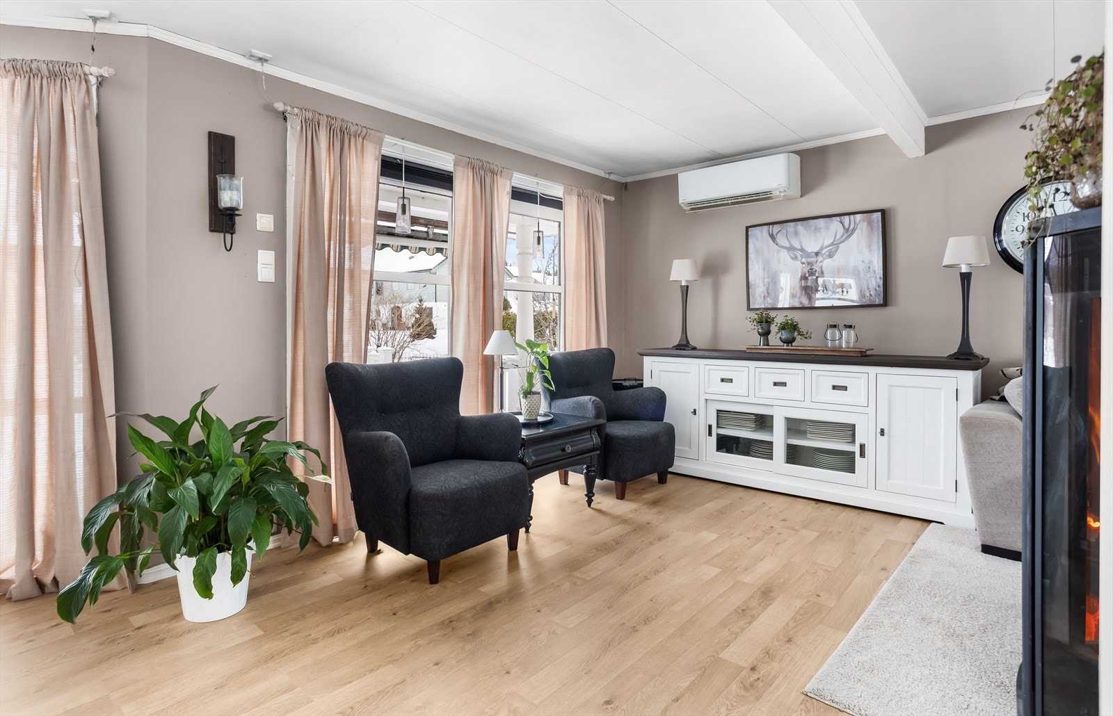 For ekstra komfort er det varmefolie i gulvet og en luft-til-luft varmepumpe. Galleribilde