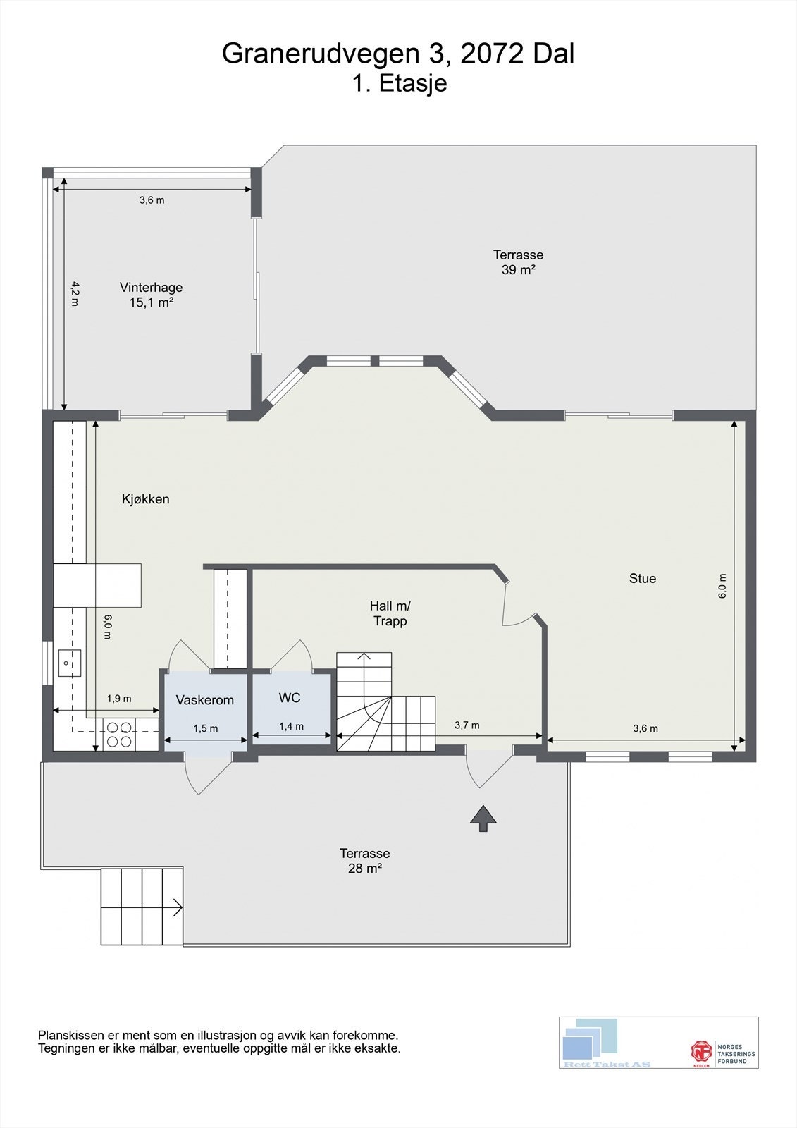 Første etasje har en sosial planløsning med stue, kjøkken, vaskerom og toalett. Galleribilde