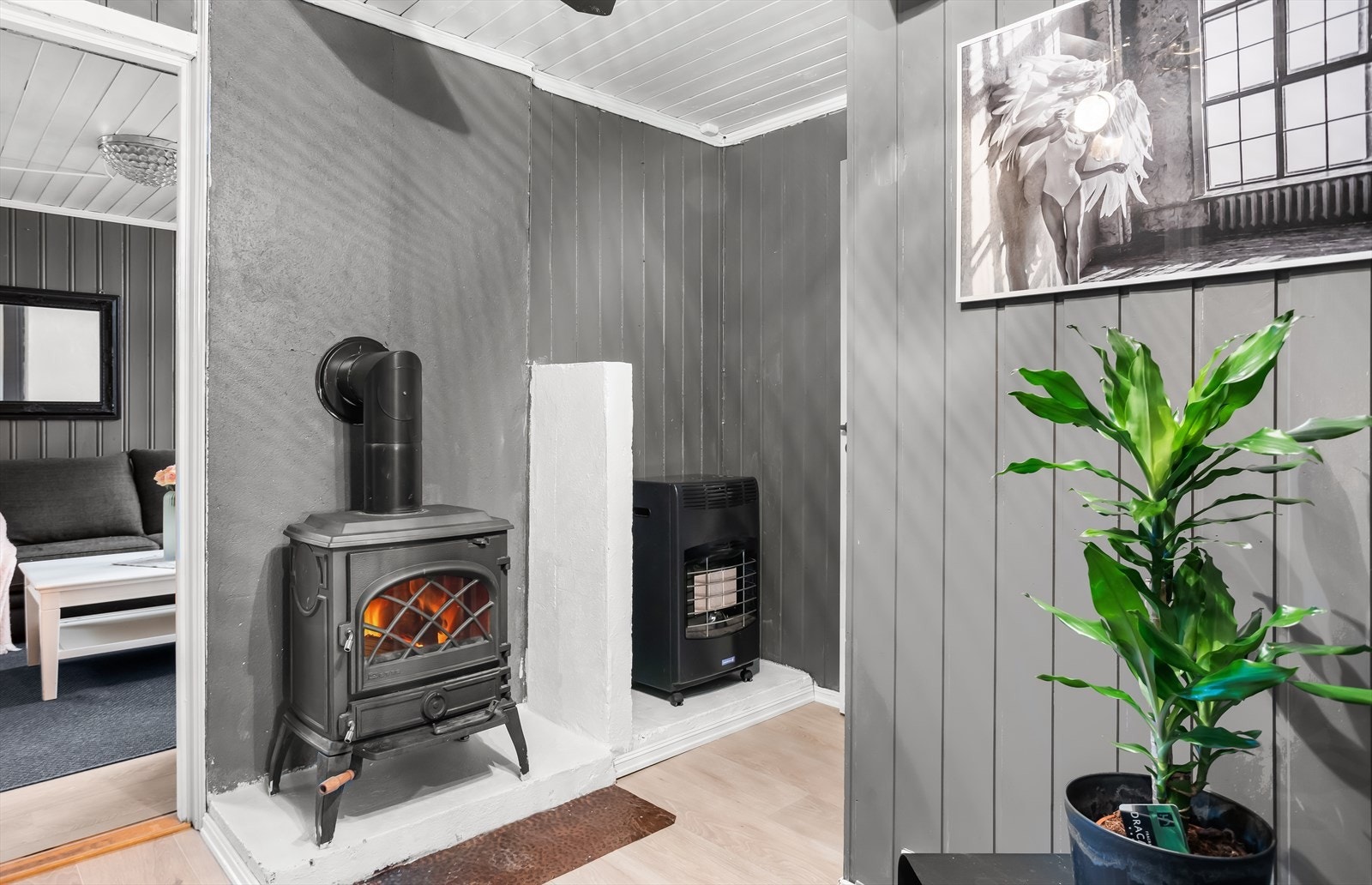 Også i kjelleren er det etablert et ildsted for varme og hygge. Galleribilde