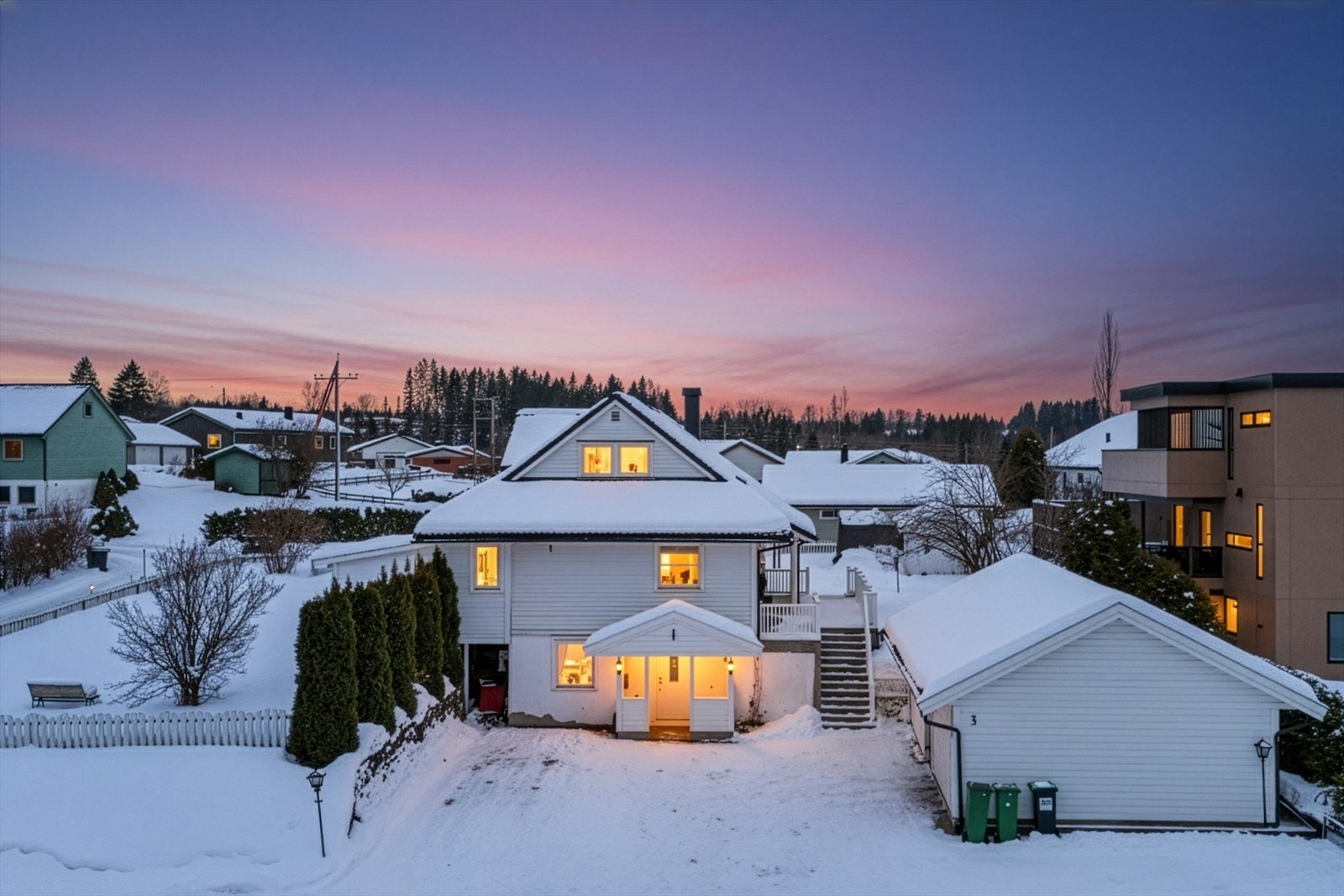 Hverdagslogistikken er enkel med både Coop Prix og Kiwi innen kort avstand. Galleribilde