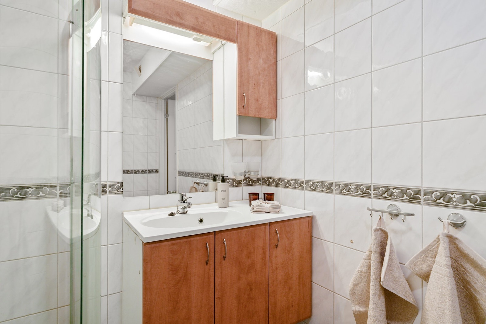 Flere gode oppbevaringsmuligheter på badet. Galleribilde