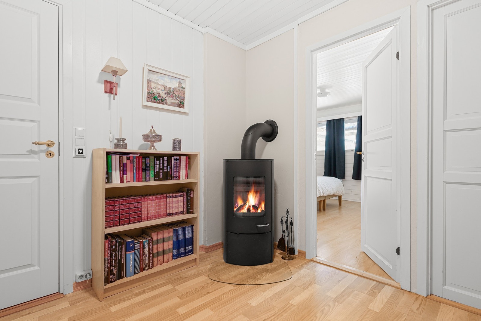 God oppvarming gjennom vedfyring. Galleribilde