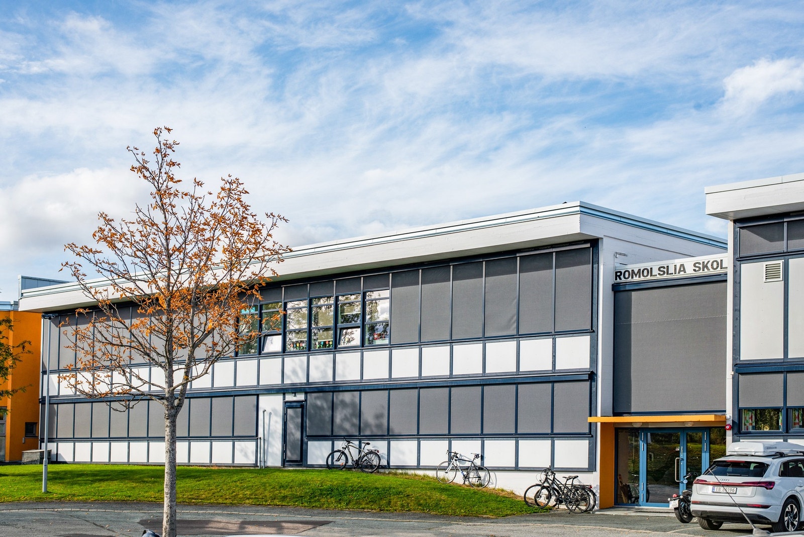 Særdeles barnevennlig boligområde med kort og bilfri rekreasjonsrute til barnehage og skole. Galleribilde