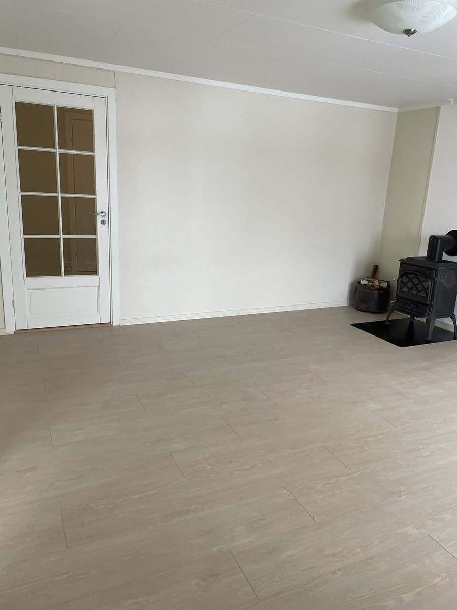 Stue med utgang til entrè Galleribilde