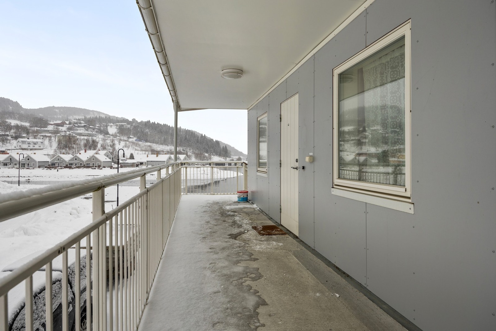 Inngangsparti fra svalgang Galleribilde