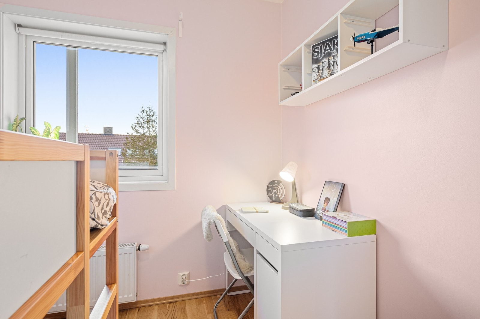 Det er plass til å innrede med seng og skrivepult. Galleribilde