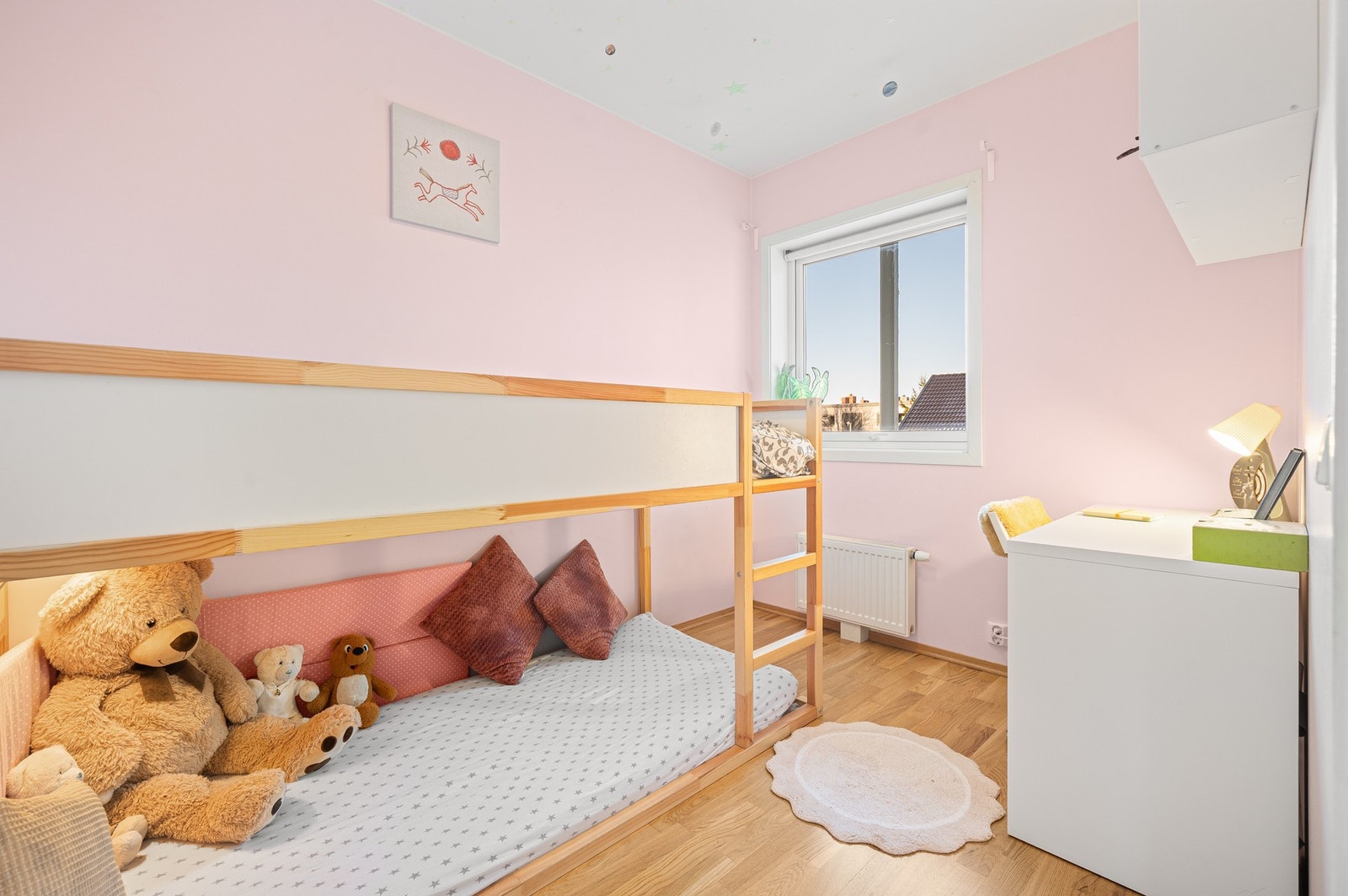 Soverom 2 måler 6,6kvm. Galleribilde