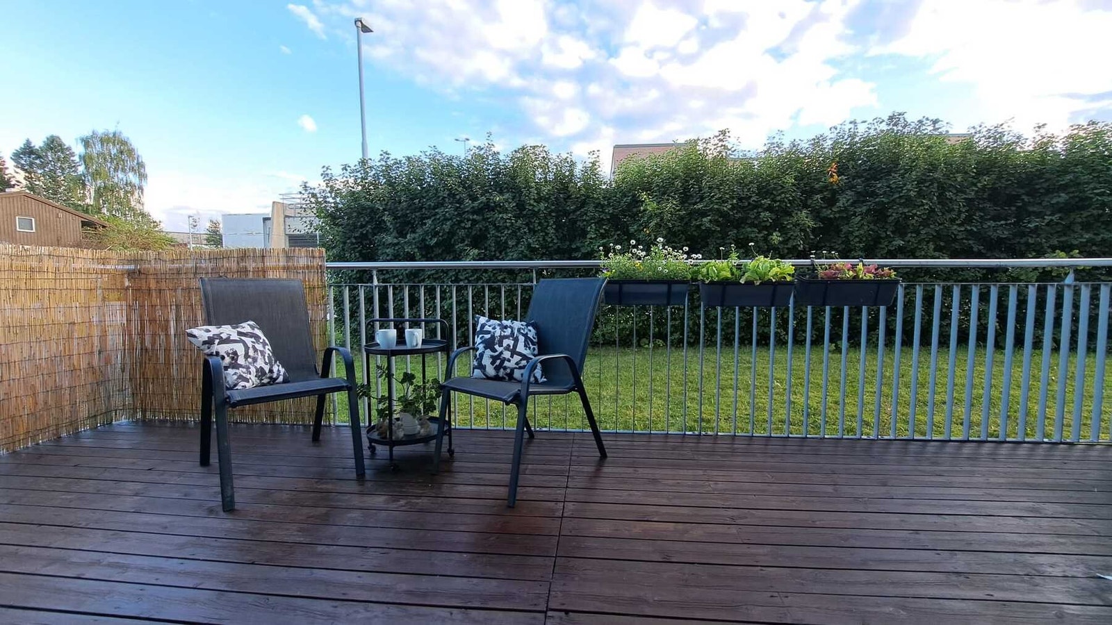 Bilde fra selger. Størrelsen på terrassen gjør det enkelt å møblere etter eget ønske. Galleribilde