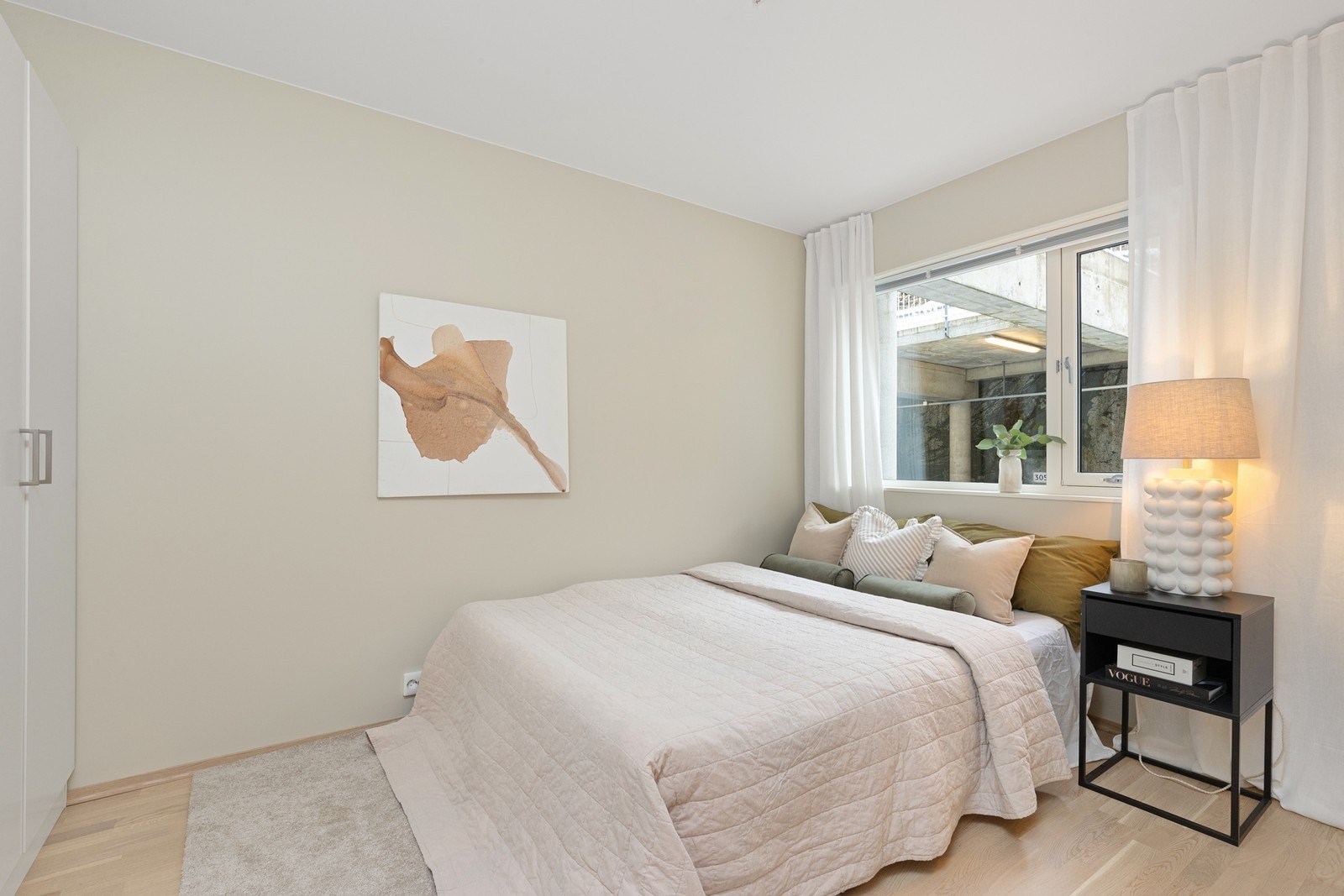 Leilighetens andre soverom egner seg godt også som gjesterom, kontor og ungdomsrom. Galleribilde