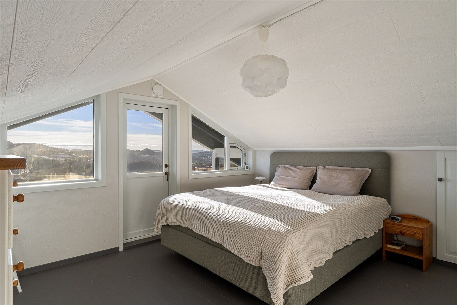 Et soverom og 4 kott som er svært praktisk for lagring/oppbevaring. Galleribilde