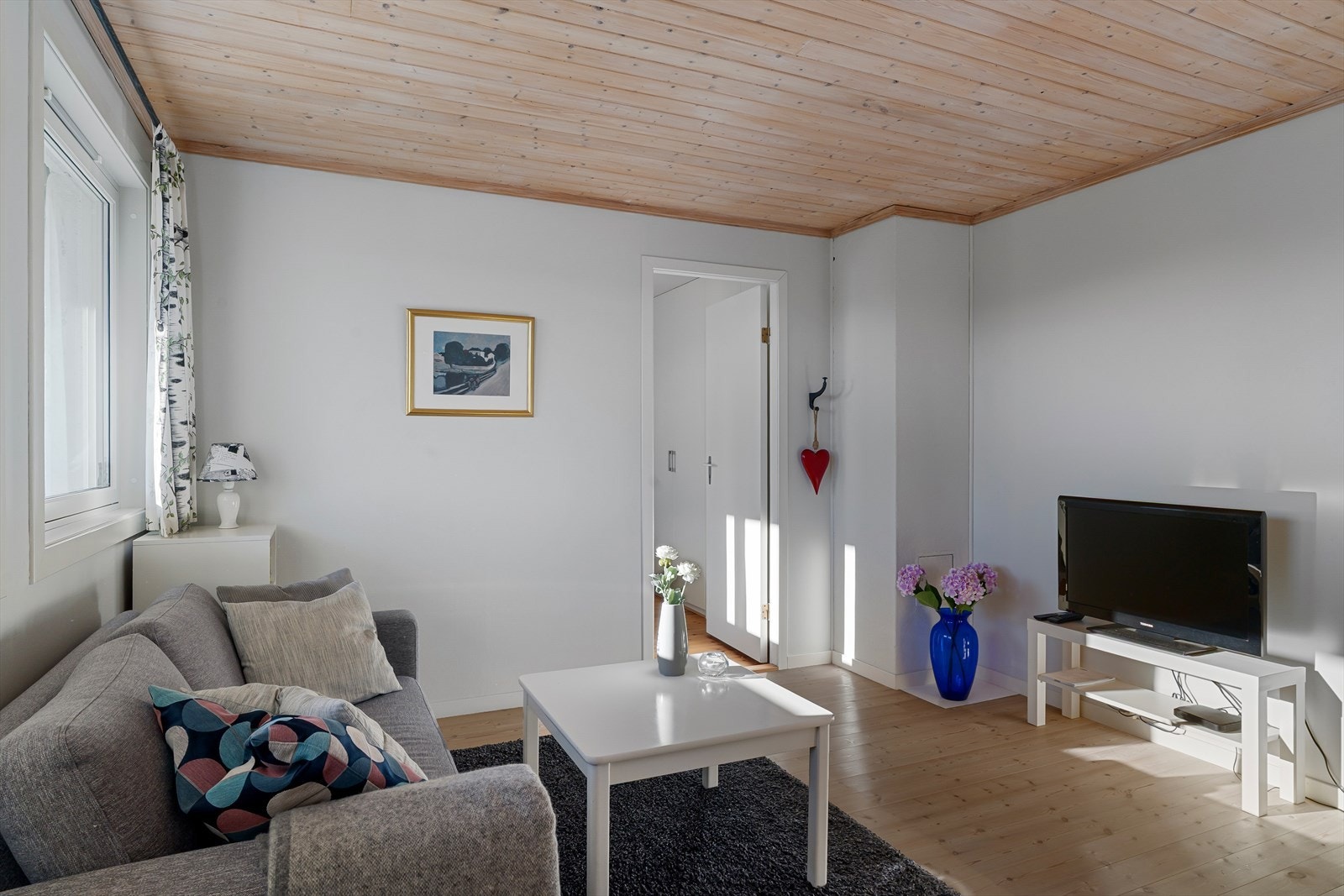 Kjellerstue som er svært praktisk dersom man har ungdom i hus. Galleribilde