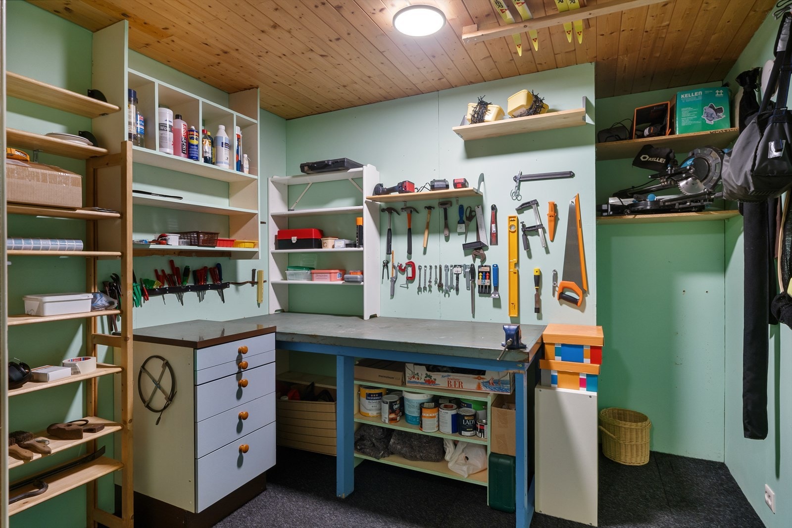 Denne etasjen kan vise til tre boder for lagring/oppbevaring. Galleribilde