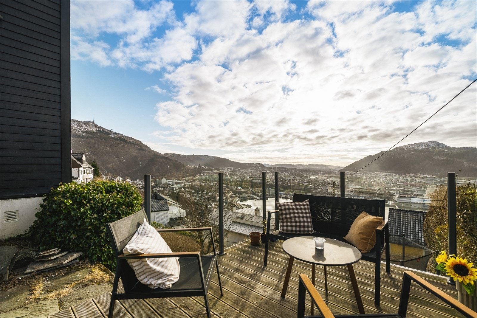 Aktiv Eiendomsmegling v/Sander Keilen har gleden av å presentere Ole Irgens' vei 65! Galleribilde